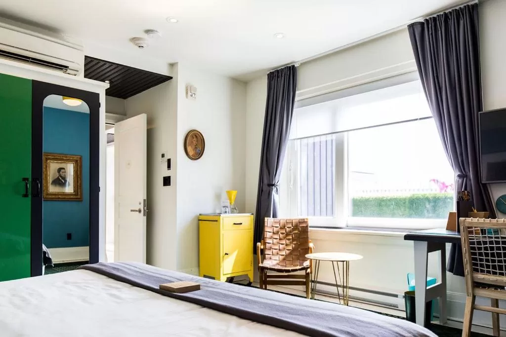 Bed in Drake Devonshire and Motor Inn