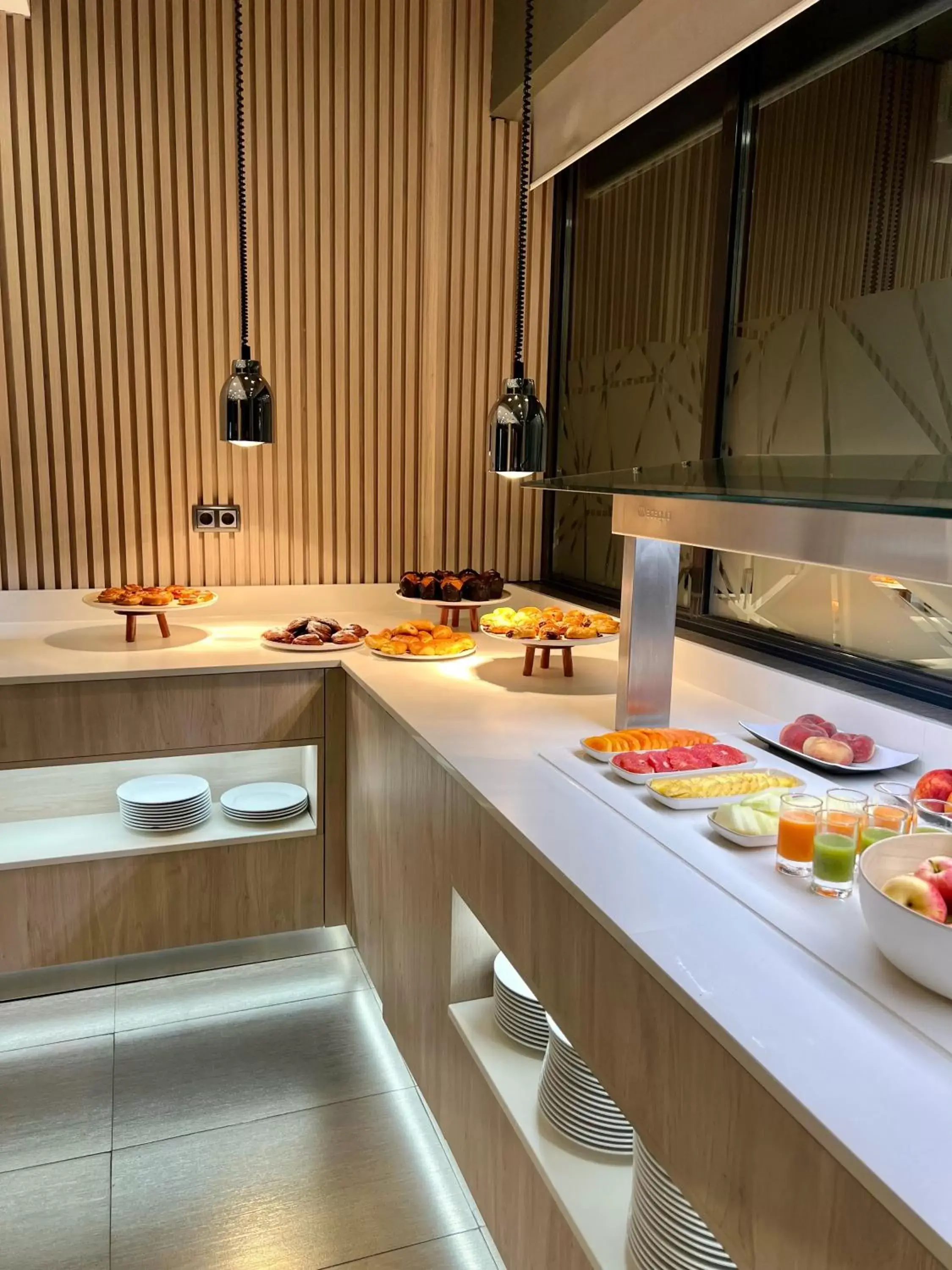 Buffet breakfast, Kitchen/Kitchenette in Hotel Tent Granada