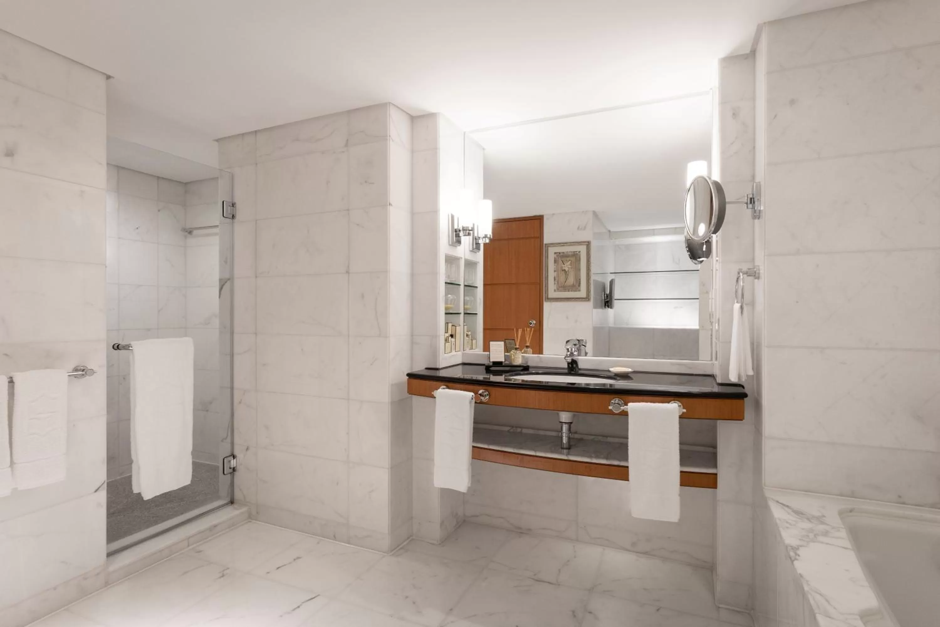 Shower in Kowloon Shangri-La, Hong Kong