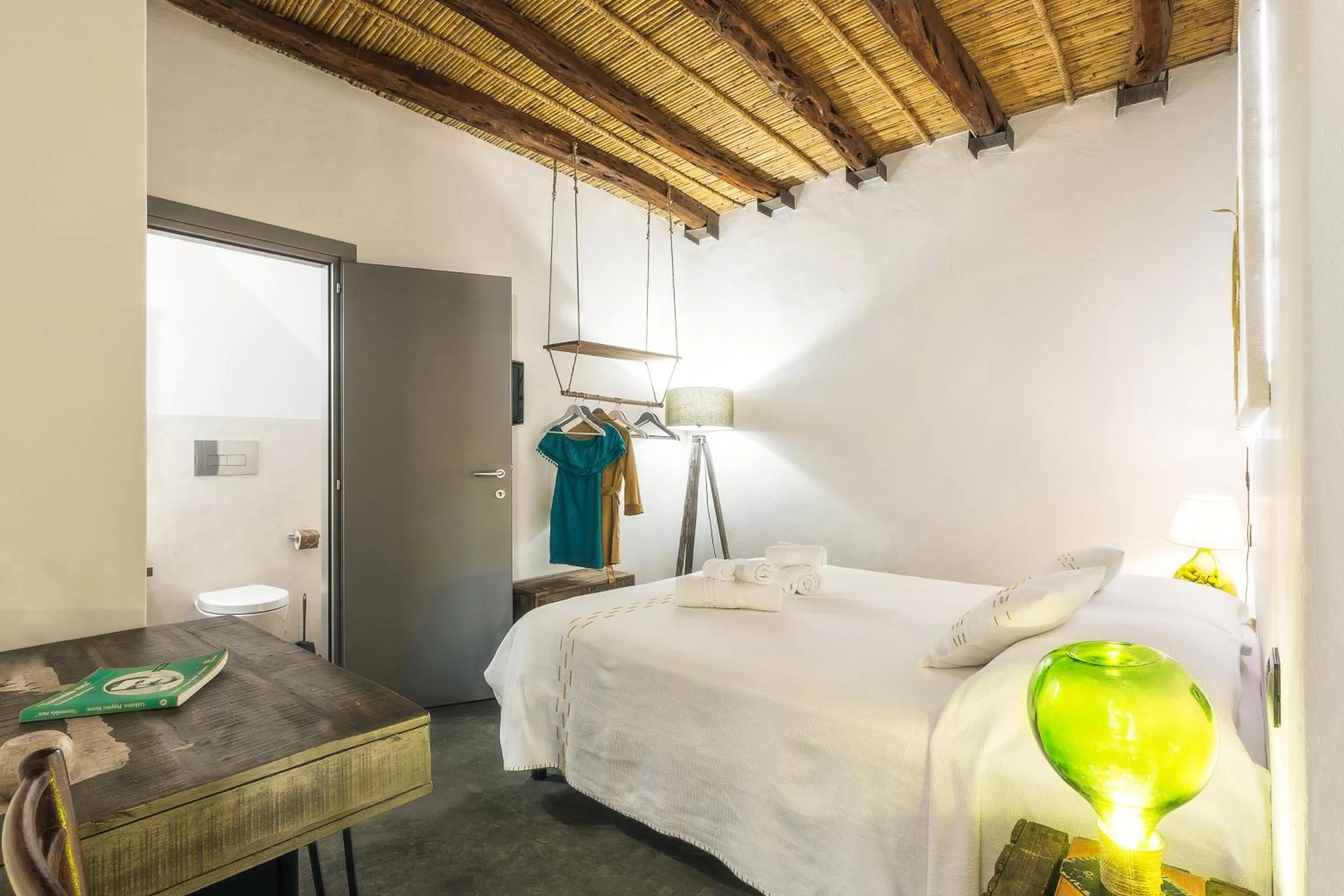 Photo of the whole room, Bed in Sa Crai B&B - Sardinian Experience