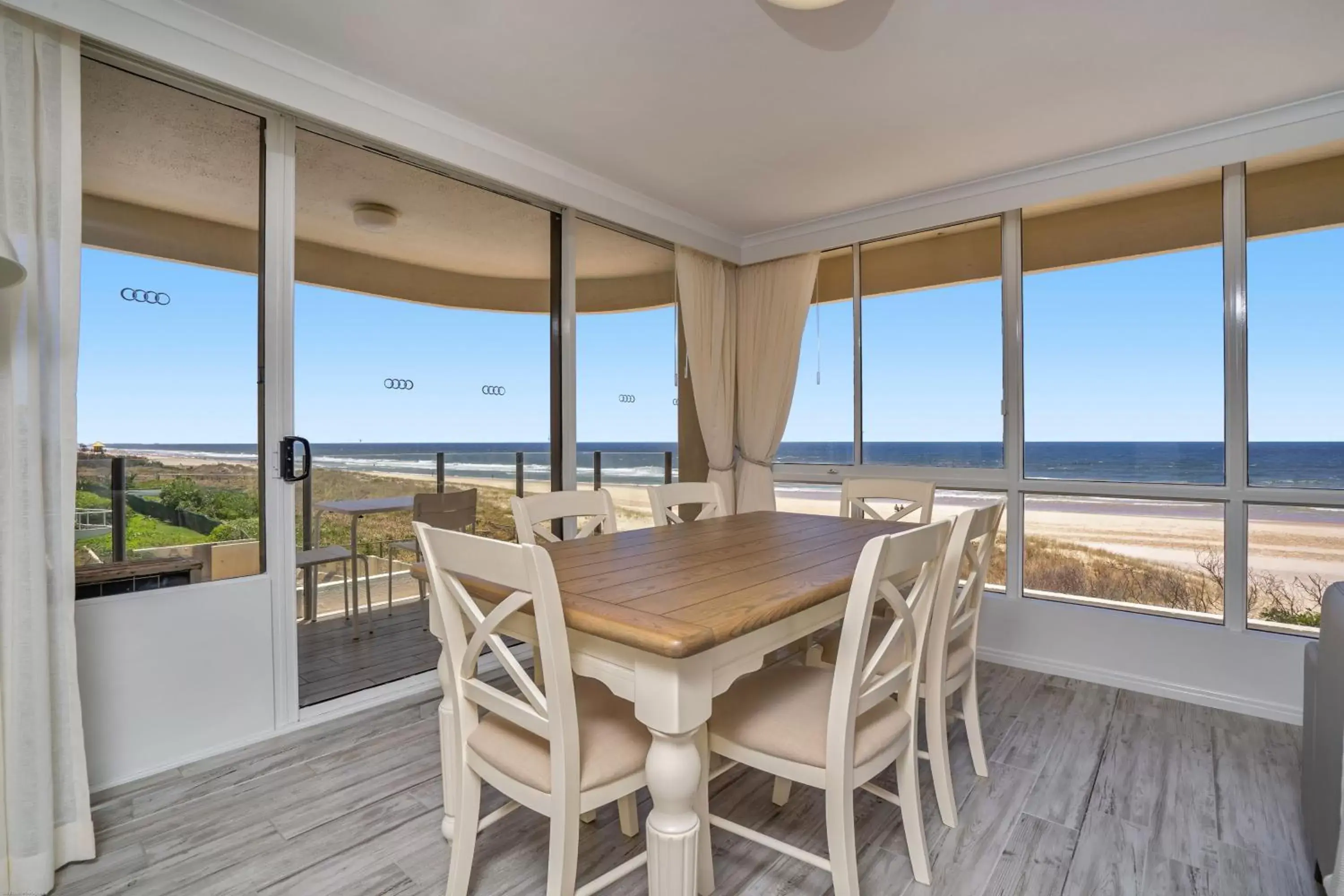 Dining Area in Dorchester On The Beach