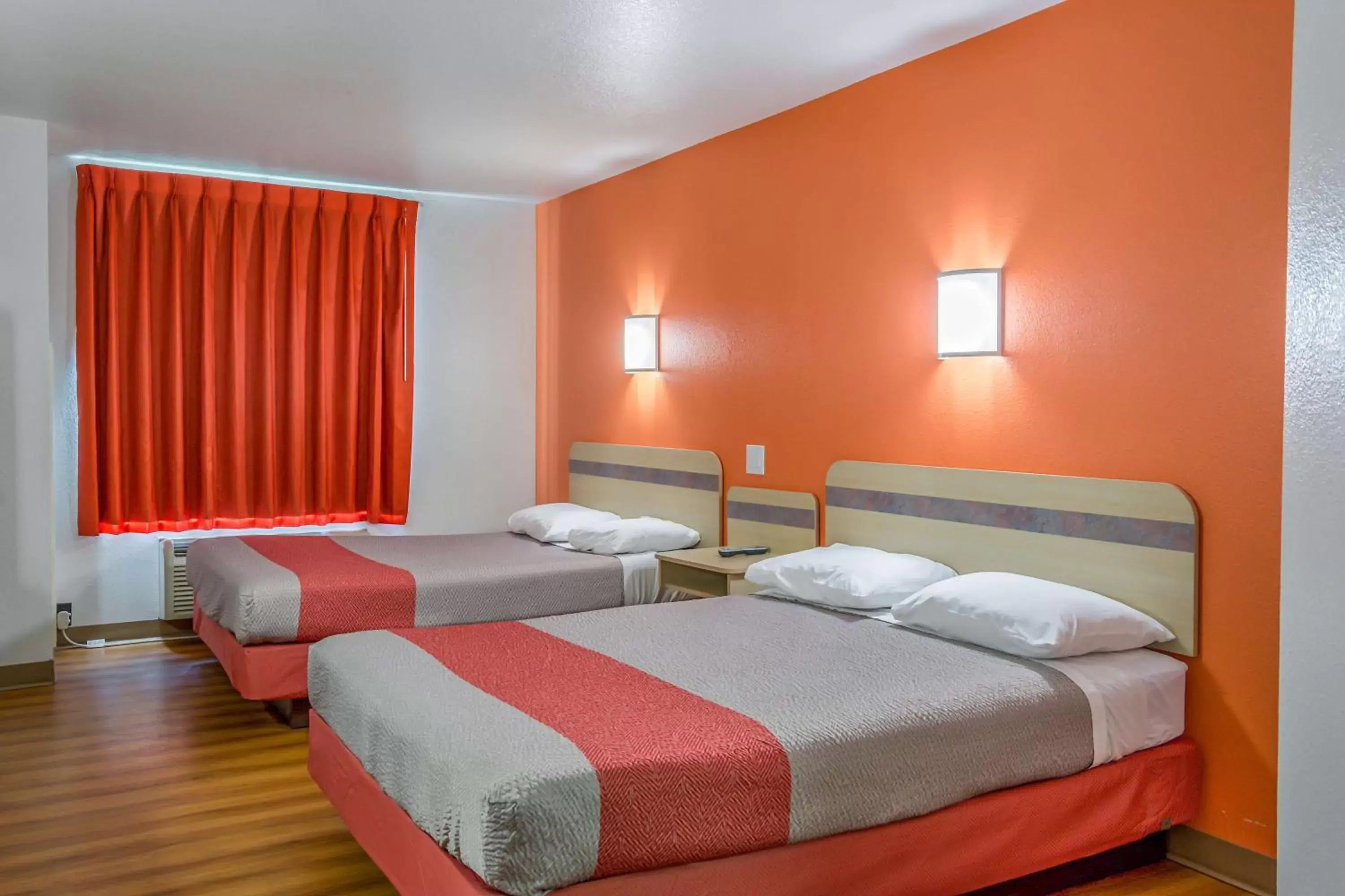 Bedroom, Bed in Motel 6-Redmond, OR