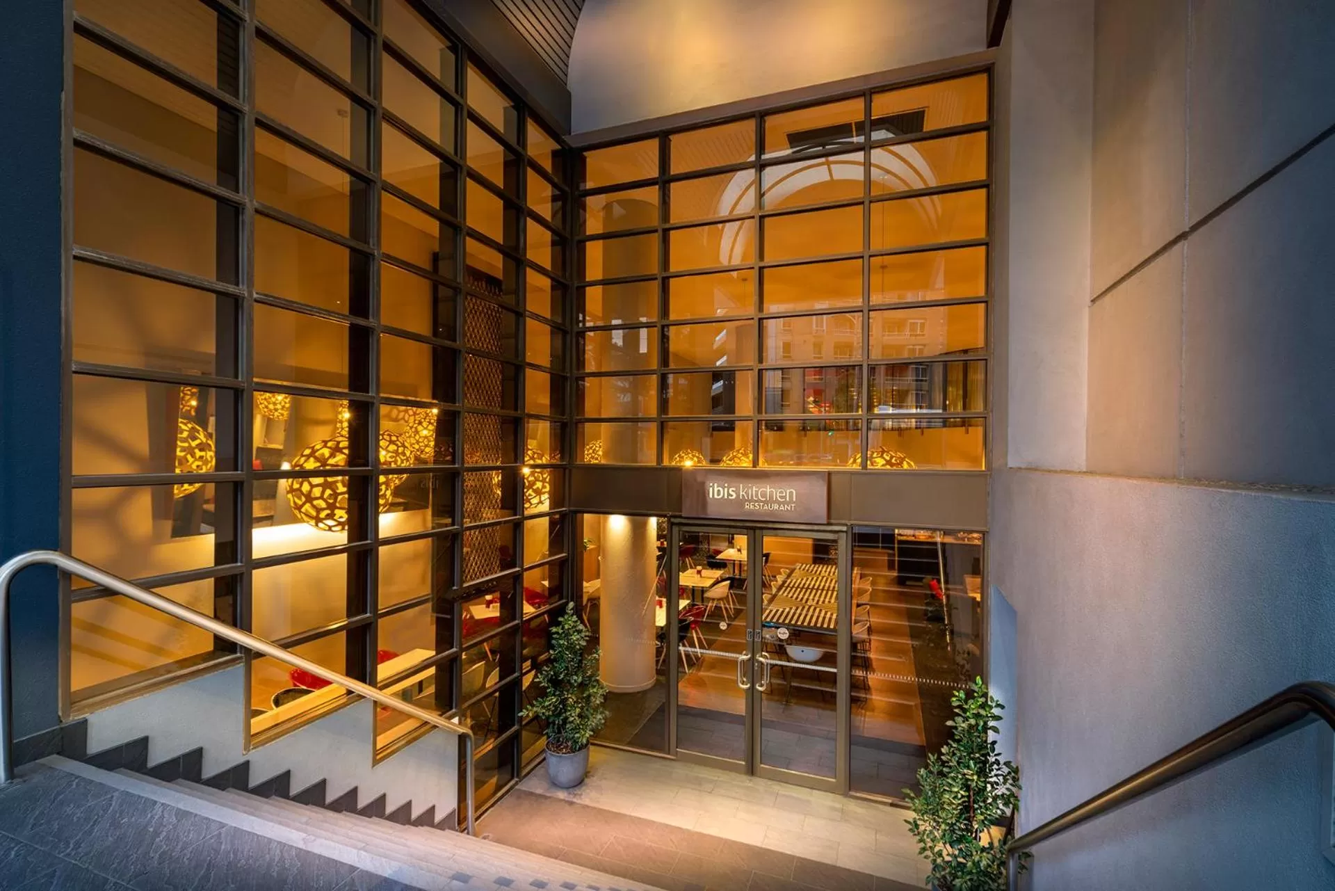 Restaurant/places to eat in ibis Melbourne Hotel and Apartments