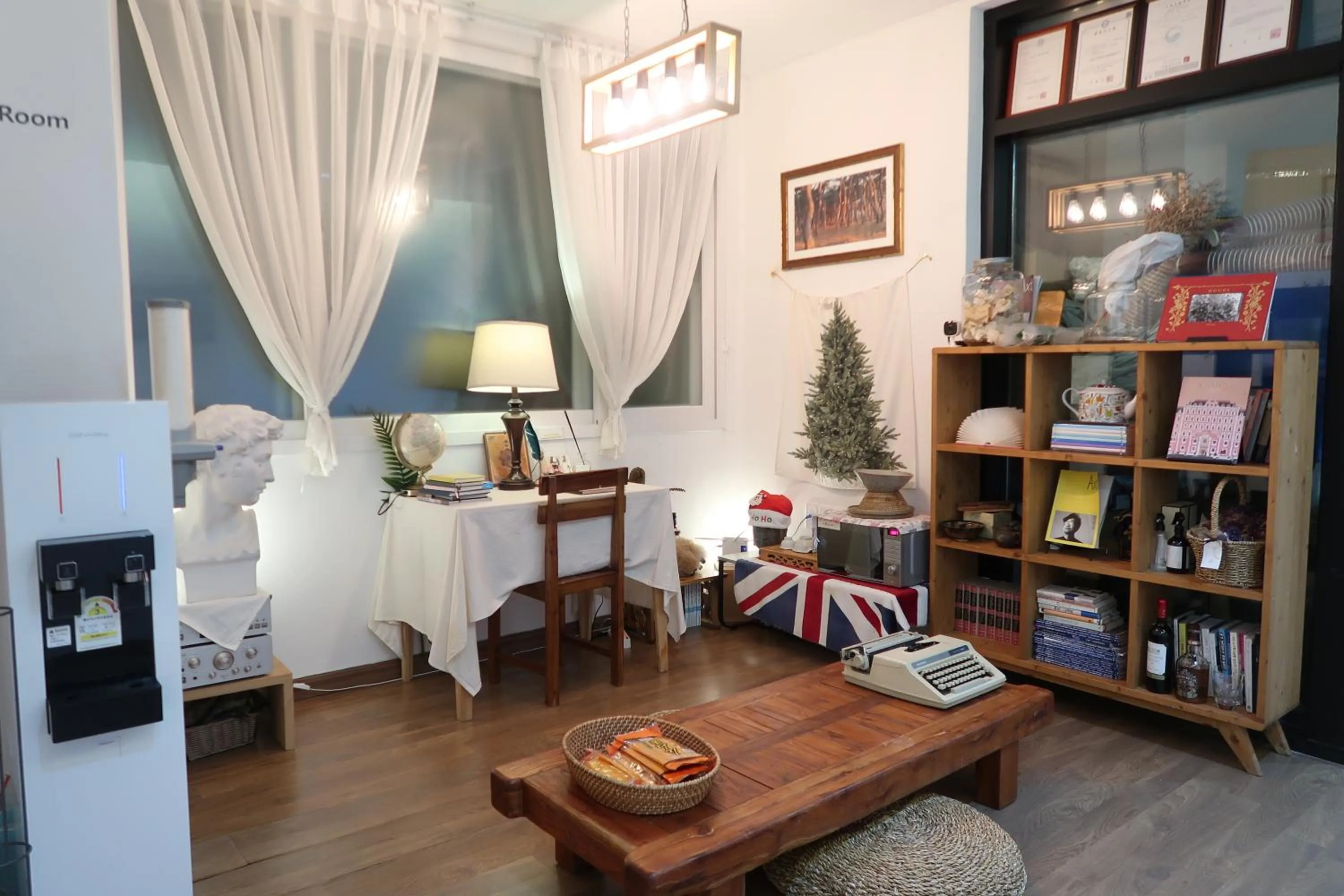 Library in Andong Poong-gyung HOSTEL n LIBRARY