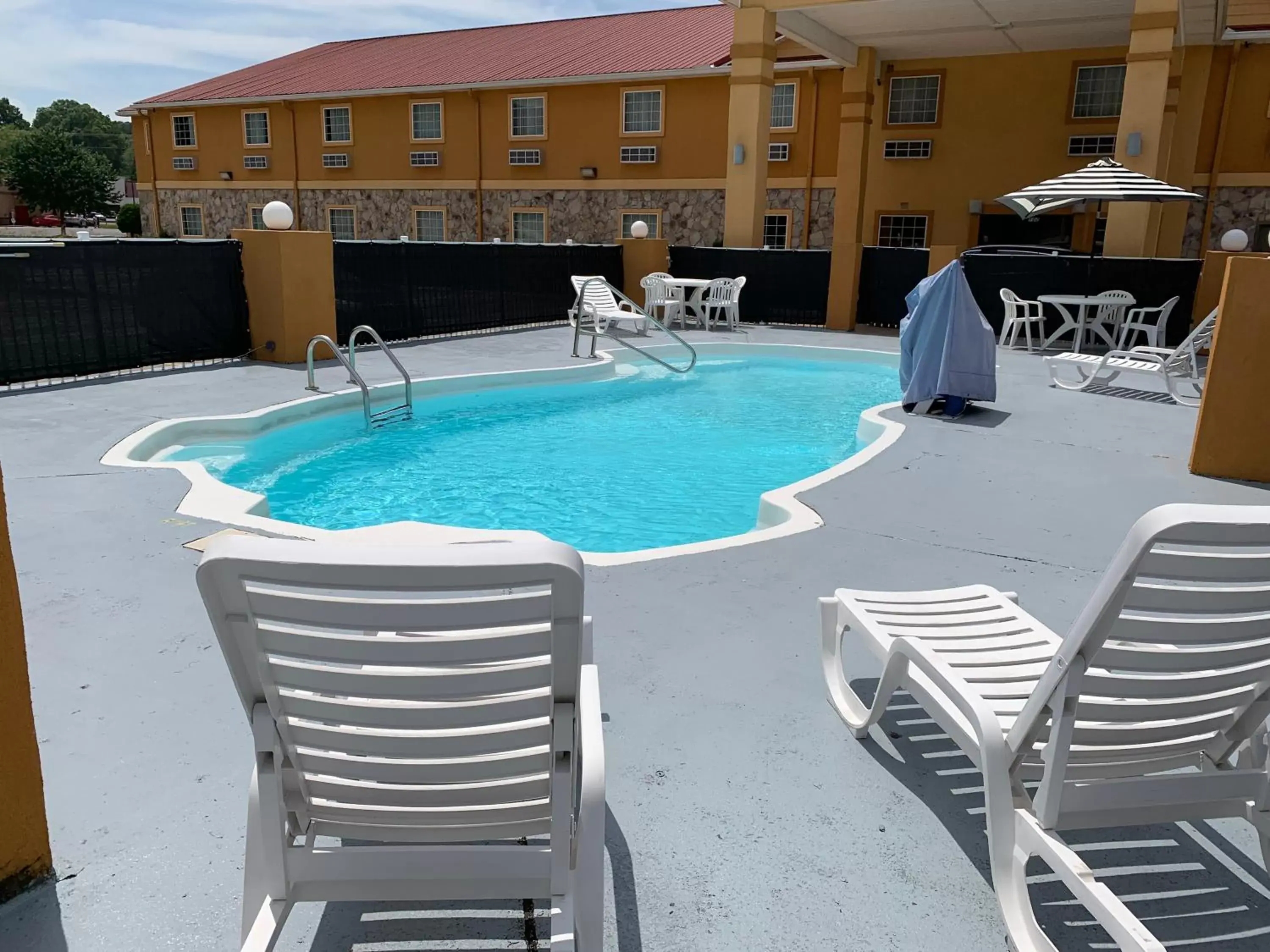 Swimming Pool in Quality Inn Fort Payne I-59 exit 222