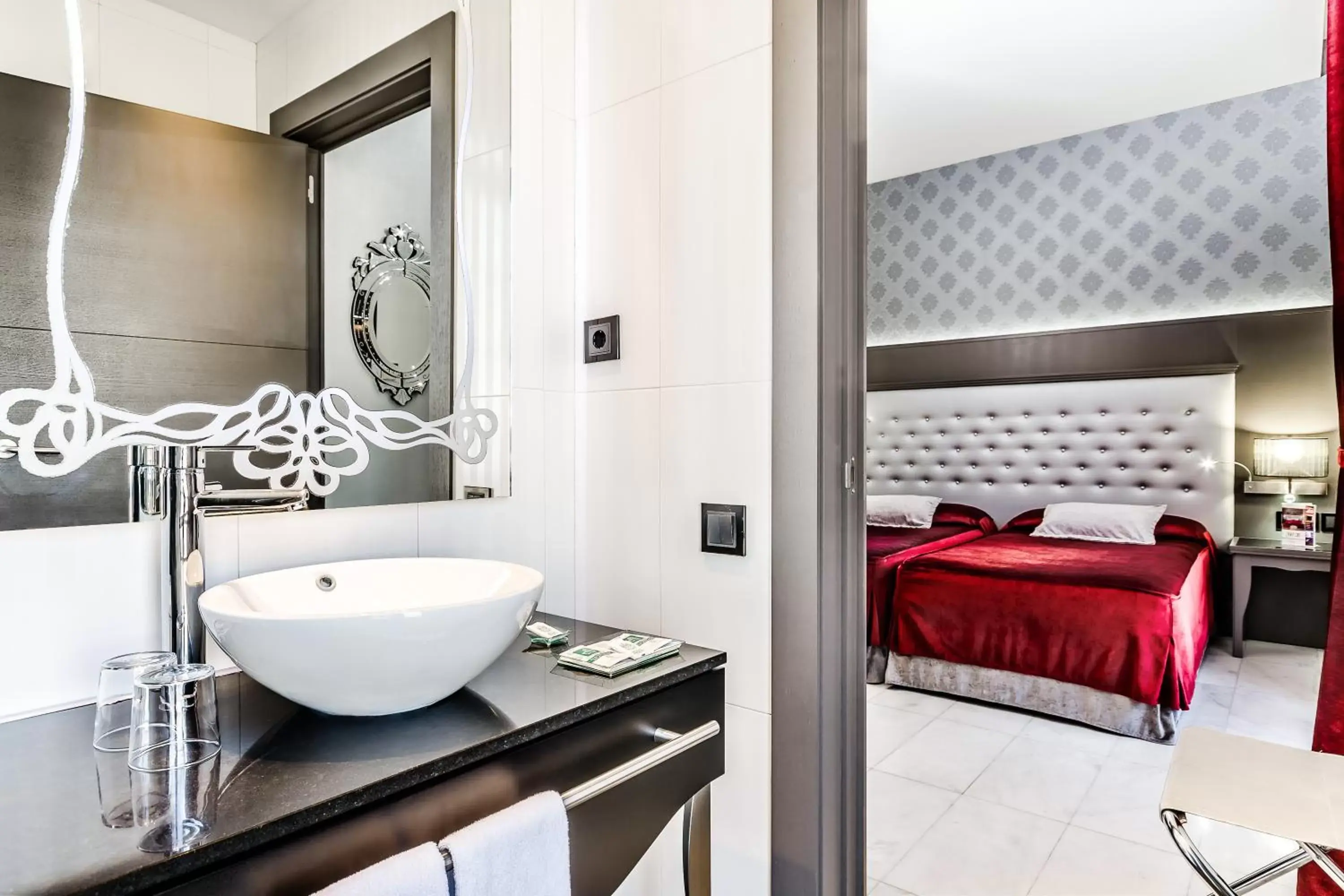 Photo of the whole room, Bathroom in Hotel Ciutadella Barcelona