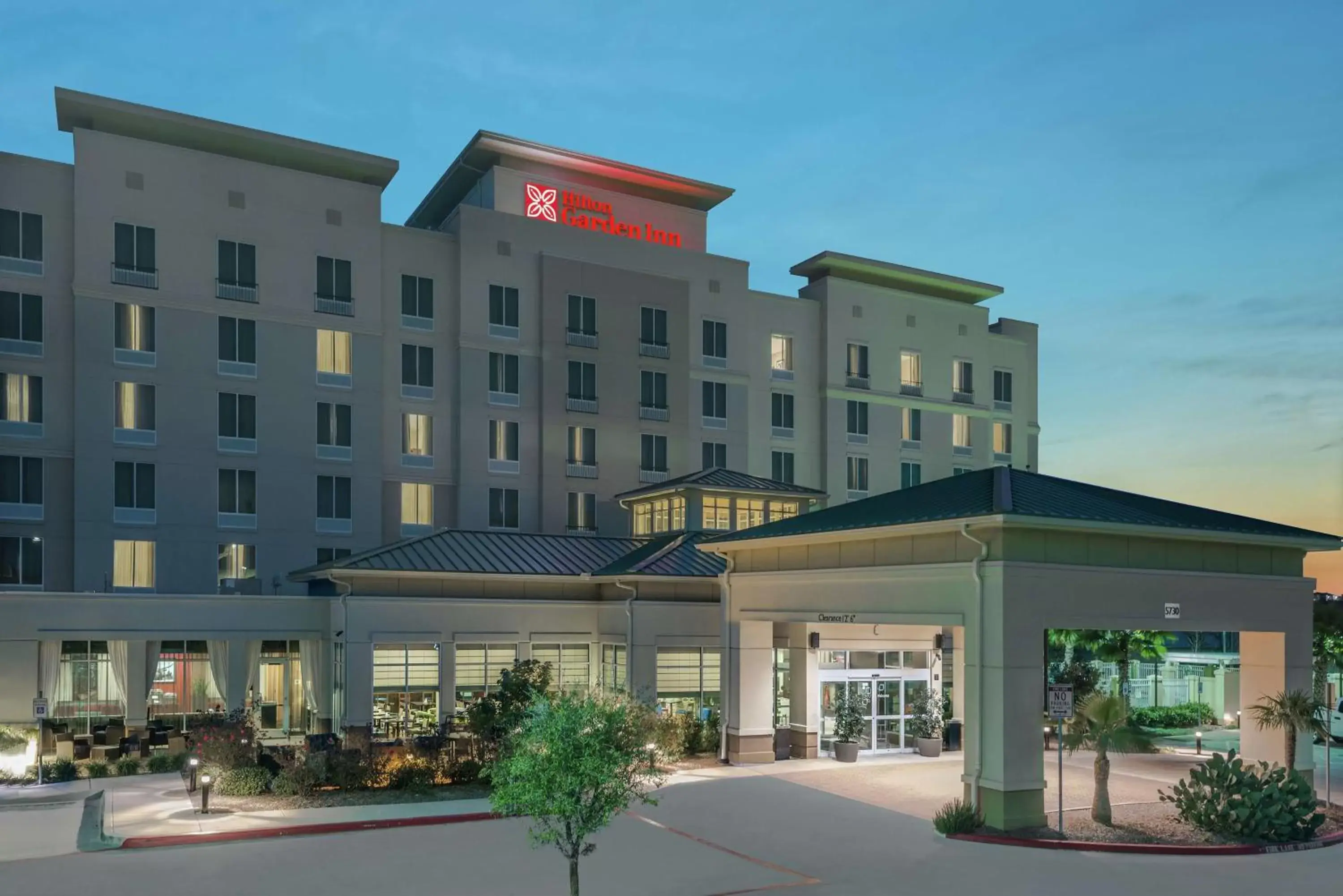 Property Building in Hilton Garden Inn San Antonio/Rim Pass Drive