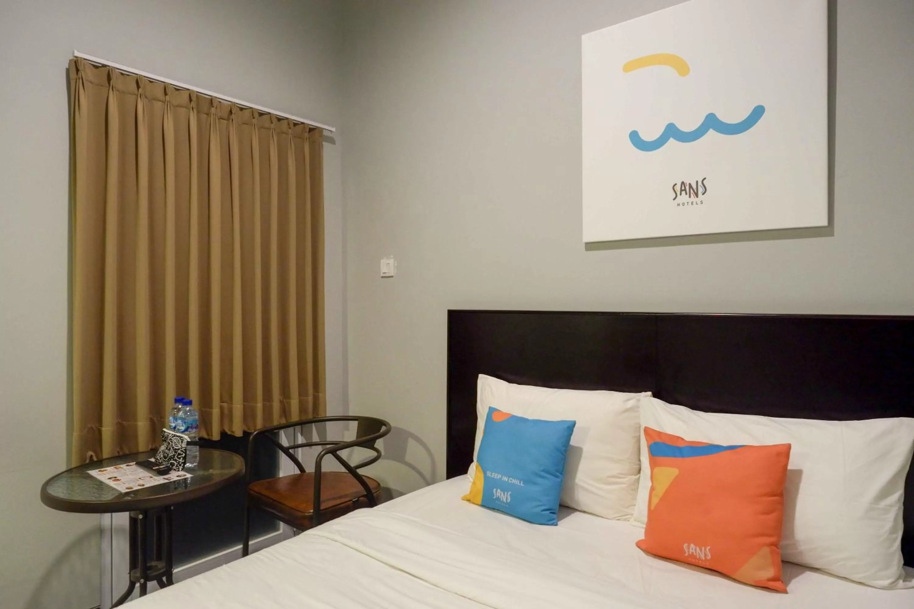Bedroom, Bed in Sans Hotel Empress Simpang Lima