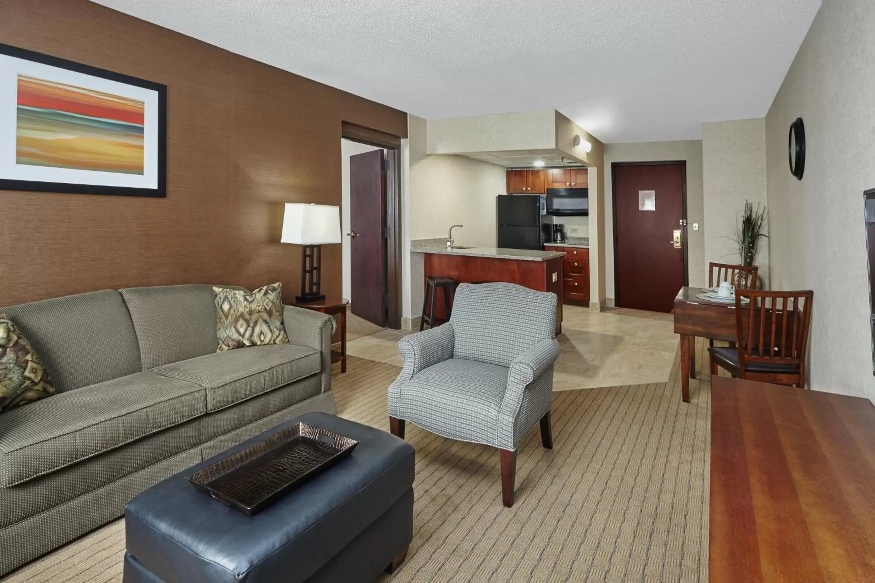 Photo of the whole room, Seating Area in Holiday Inn & Suites Chicago-Carol Stream Wheaton, an IHG Hotel