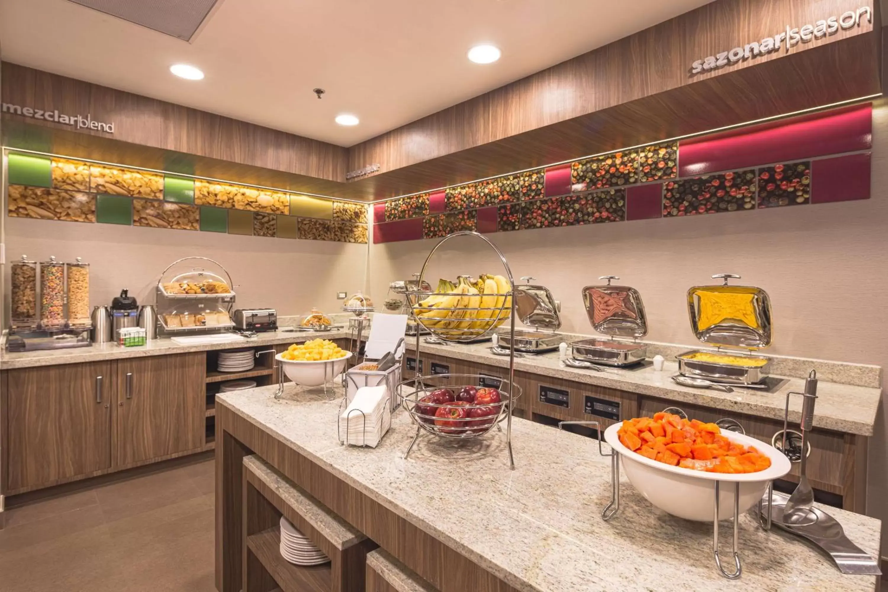 Breakfast, Restaurant/Places to Eat in Hampton by Hilton Monterrey Galerias Obispado