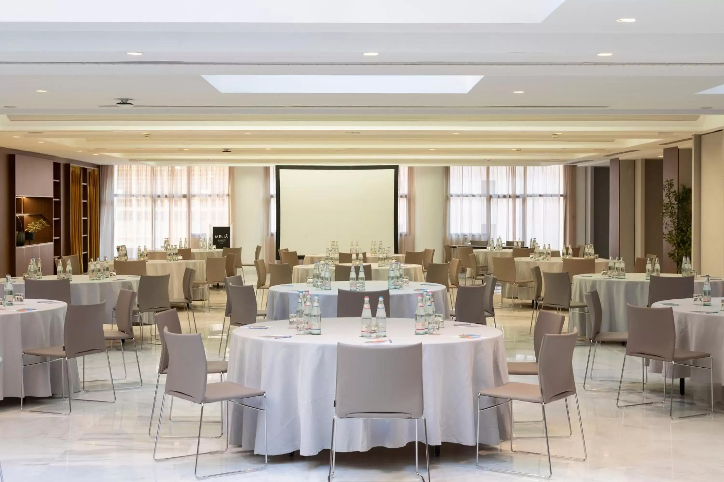 Business facilities, Restaurant/Places to Eat in Meliá Milano