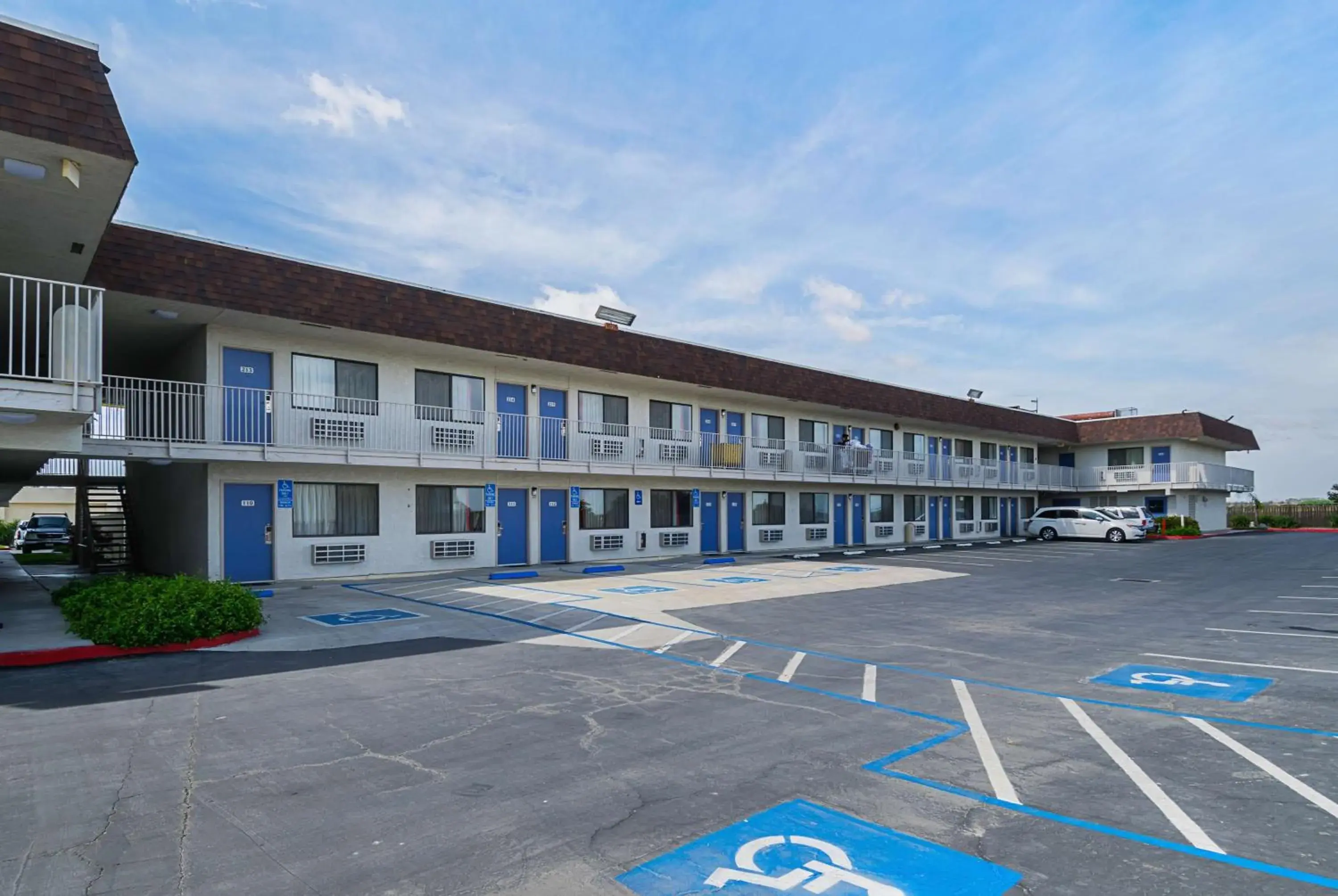Property Building in Motel 6 Lost Hills / Buttonwillow Racetrack