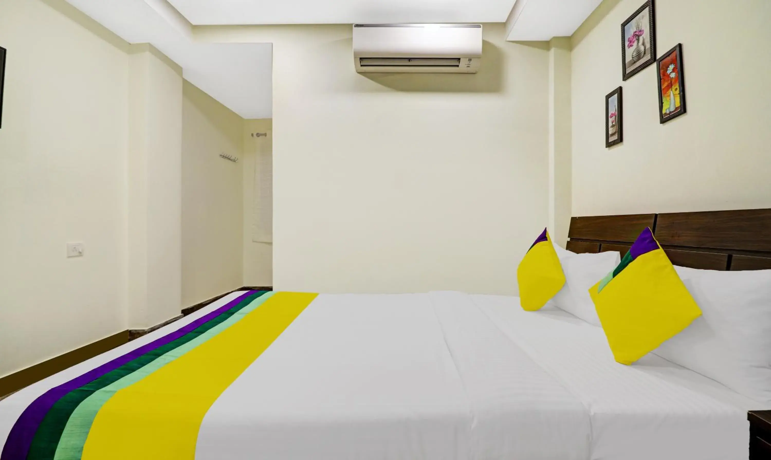 Bed in OYO 10595 Hotel Mirras