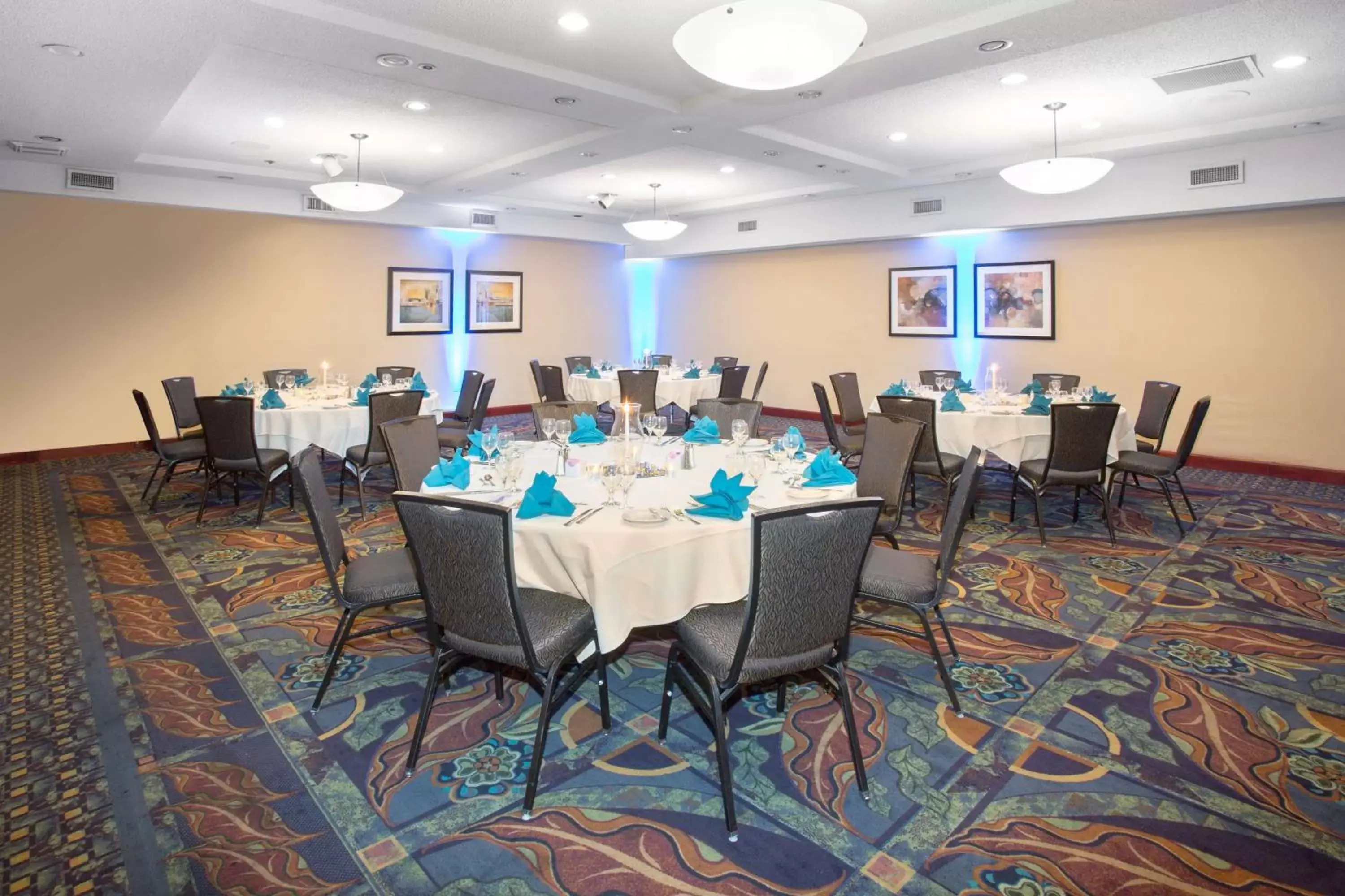 Meeting/conference room in Embassy Suites by Hilton Phoenix Biltmore