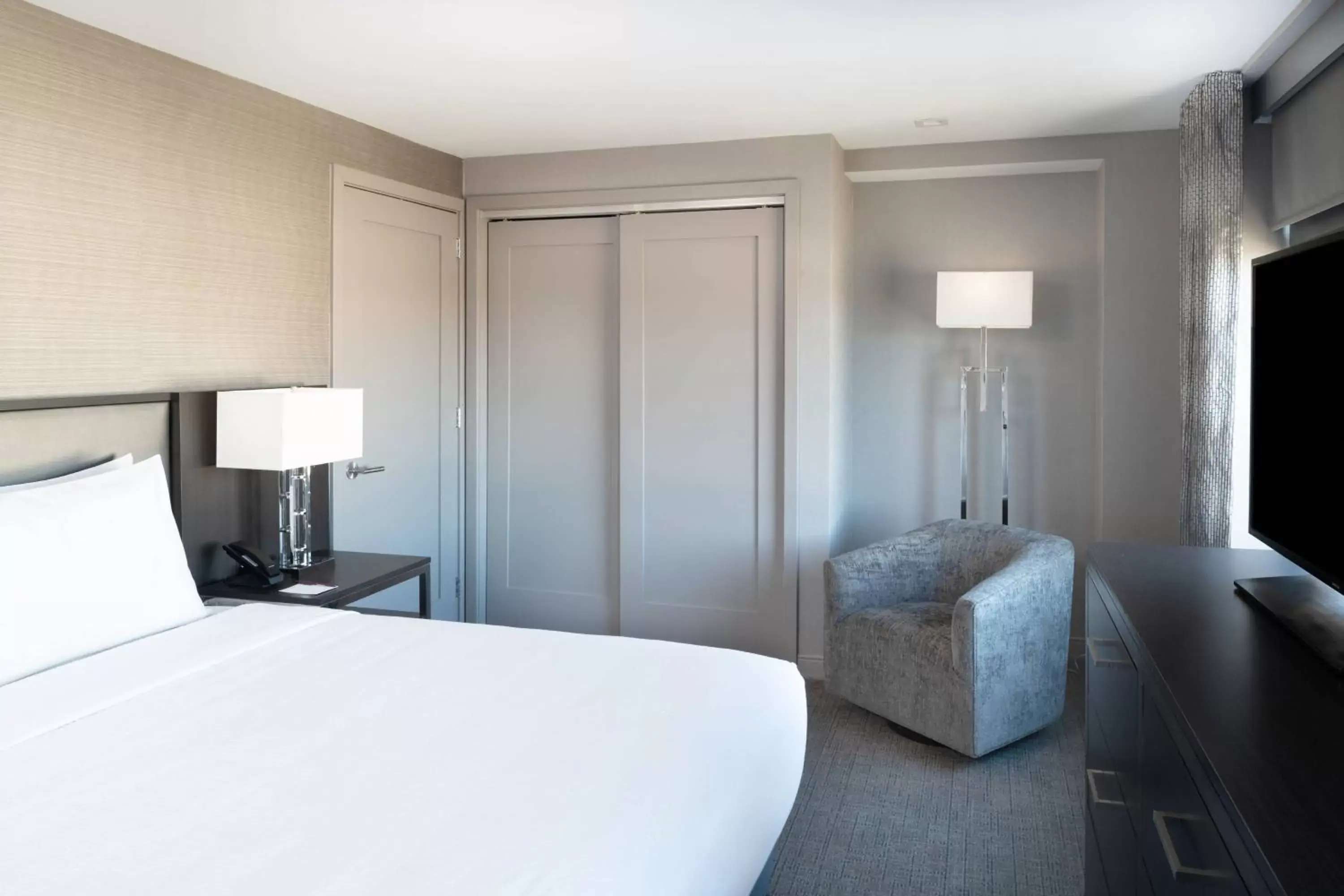 Bedroom, Bed in Residence Inn by Marriott Weehawken