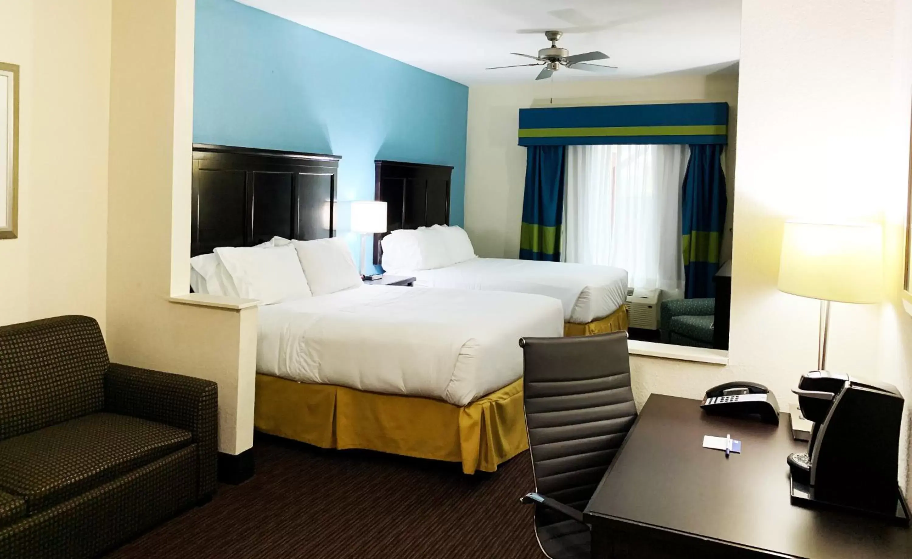 Photo of the whole room, Bed in Holiday Inn Express Hotel & Suites Gainesville, an IHG Hotel