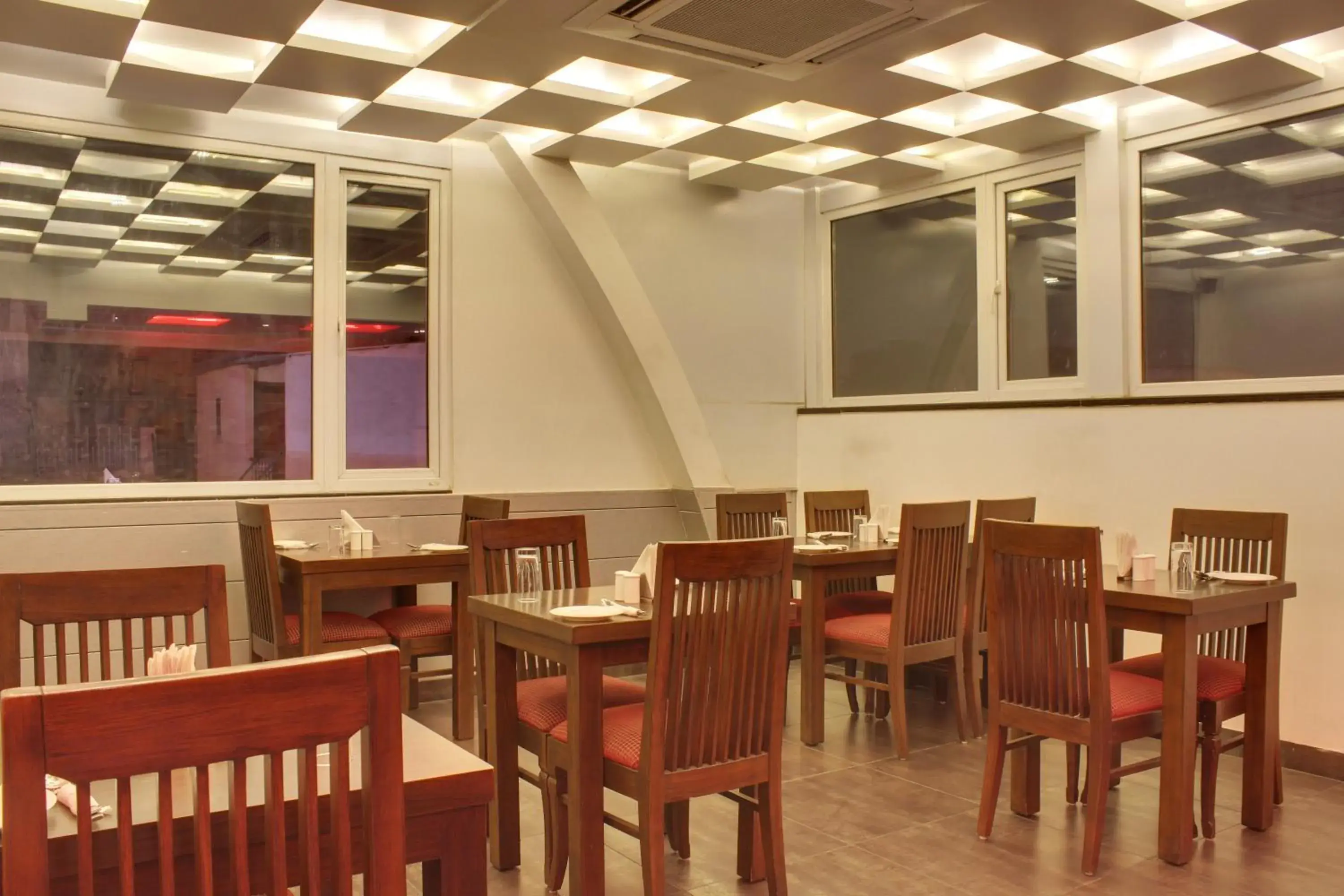 Restaurant/Places to Eat in Grand Godwin Near NDLS Railway Station- Paharganj