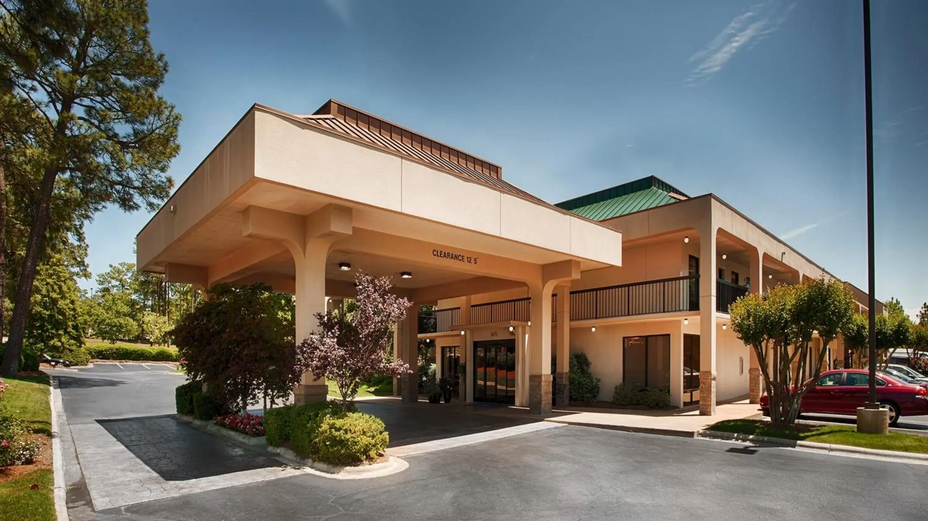 Facade/entrance, Property Building in SureStay Plus Hotel by Best Western Southern Pines Pinehurst
