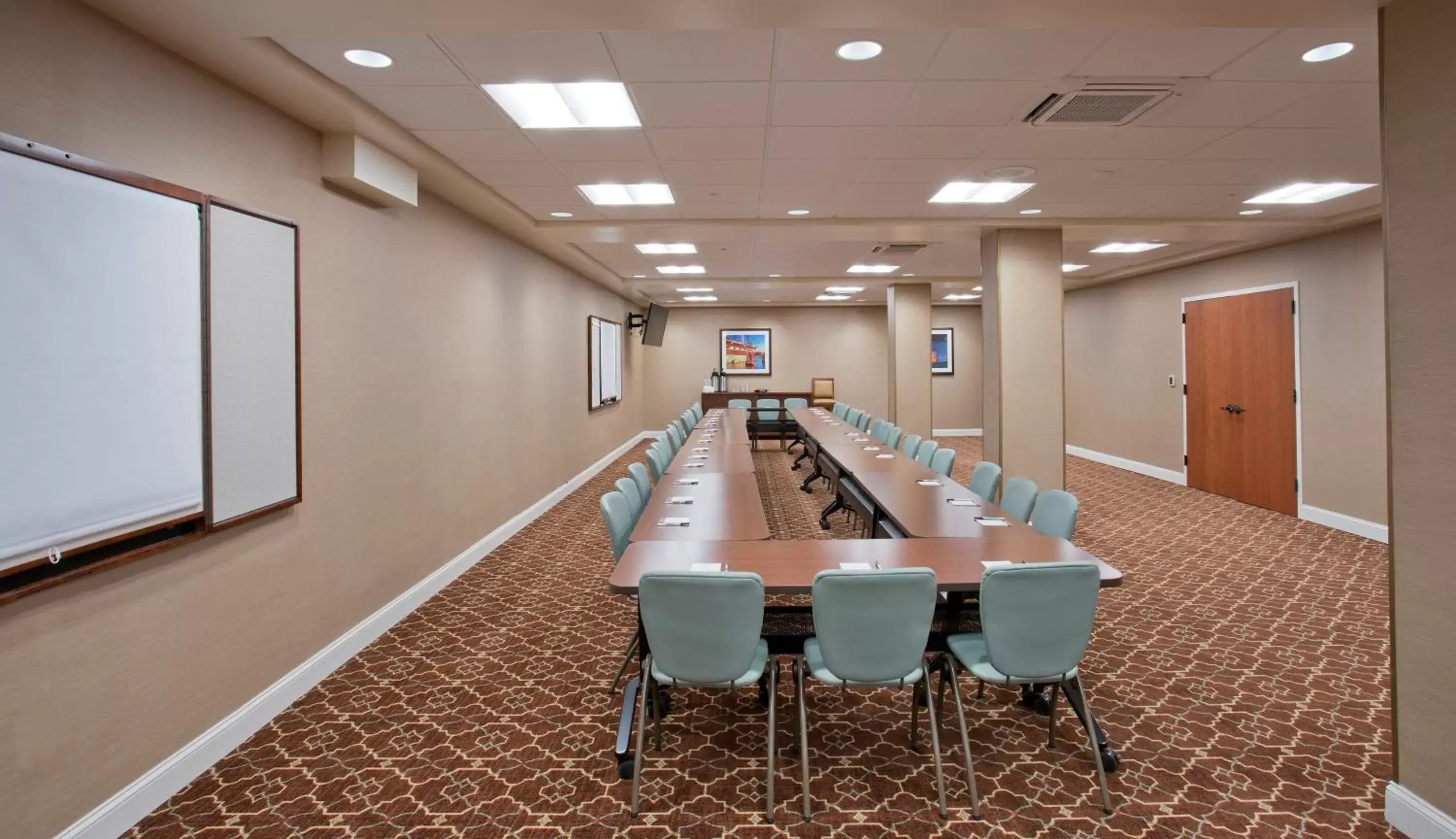 Meeting/conference room, Business Area/Conference Room in Staybridge Suites Baltimore - Inner Harbor, an IHG Hotel