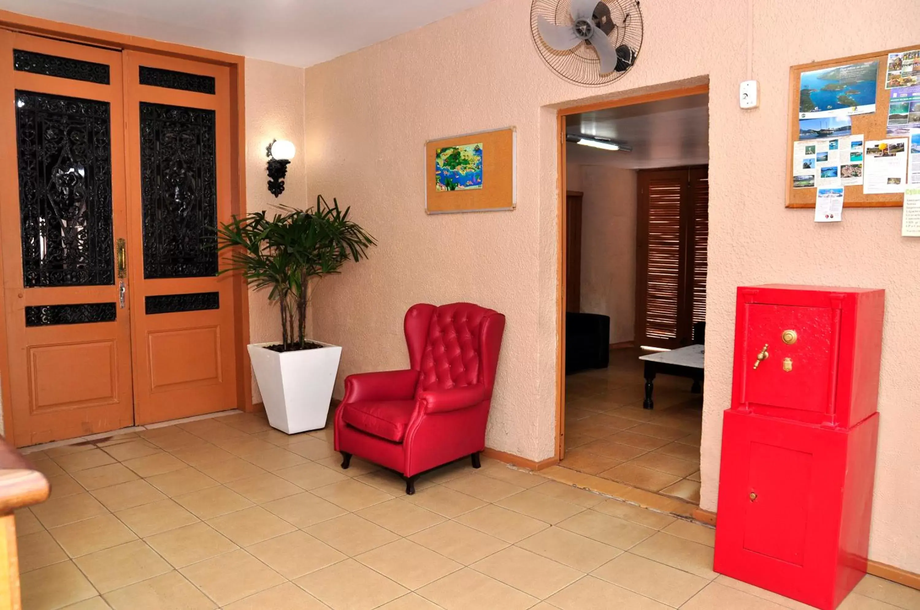 Communal lounge/ TV room, Lounge/Bar in Hotel Plaza Riazor