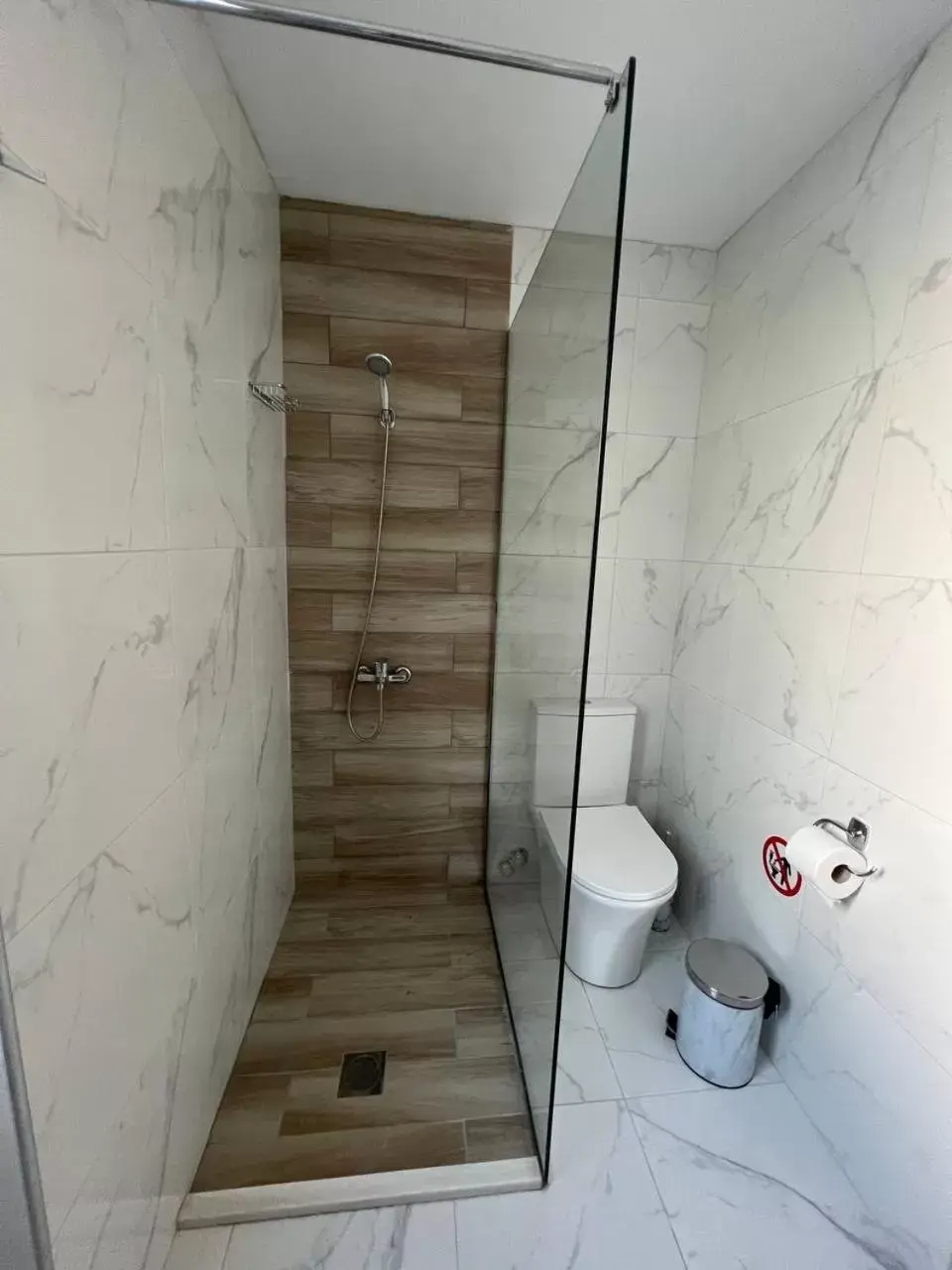 Bathroom in Elefsinian Mysteries Apartments