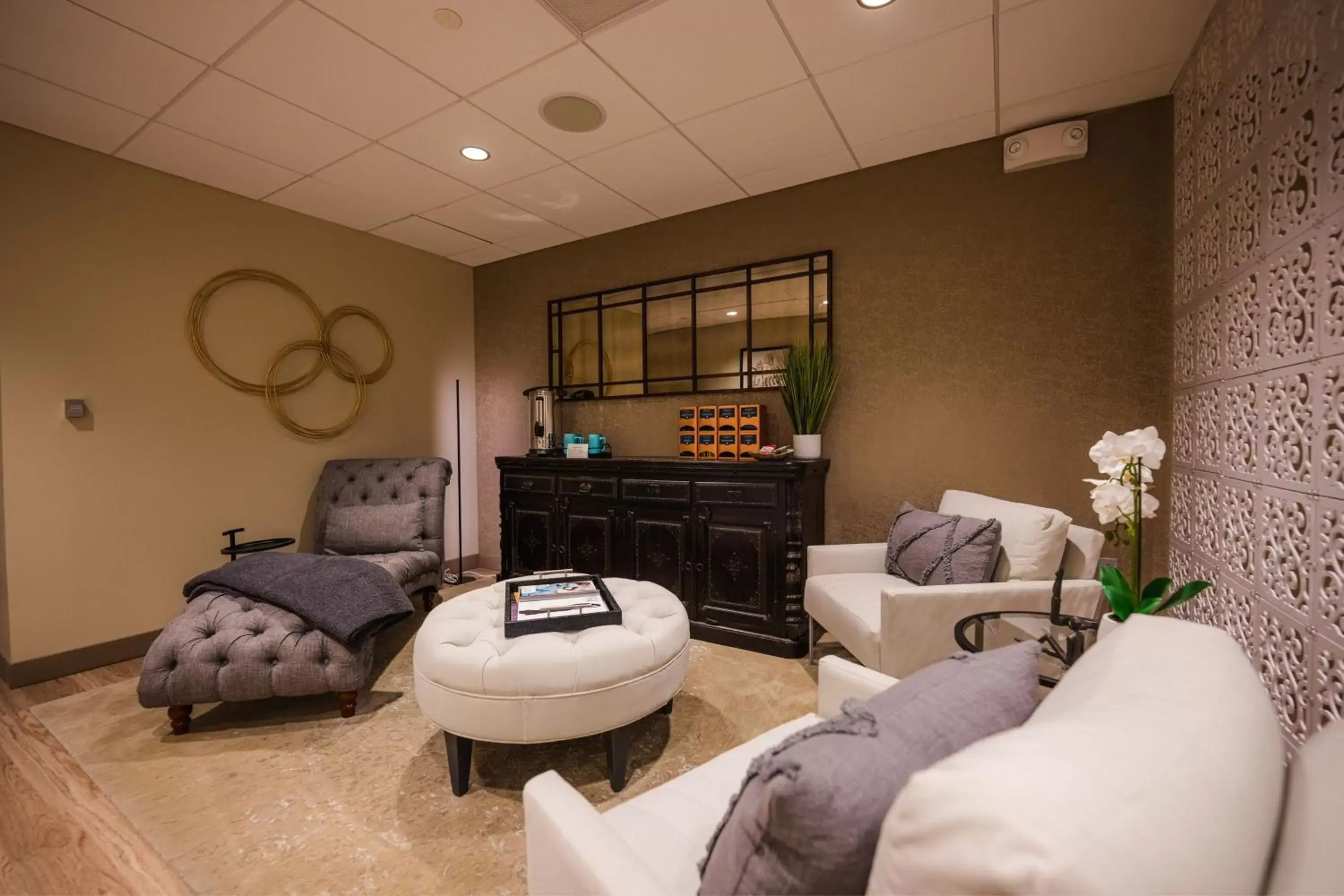 Spa and wellness centre/facilities, Seating Area in Cleveland Marriott Downtown at Key Tower