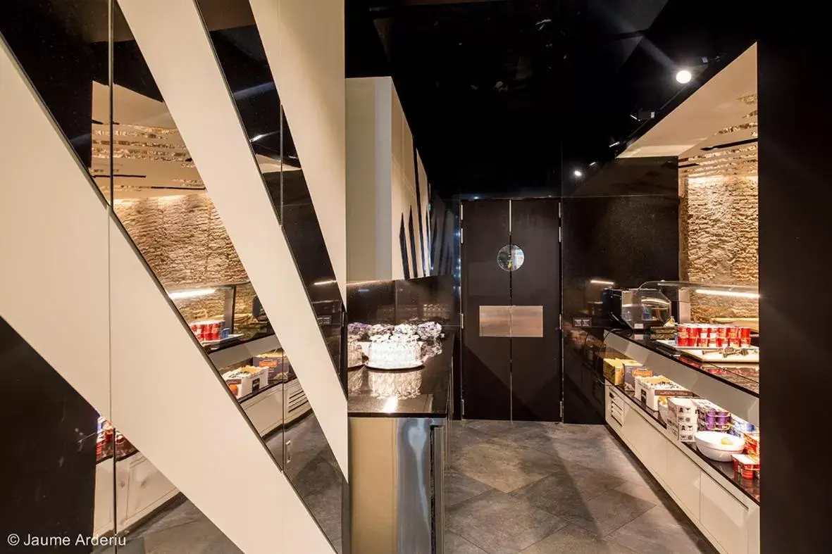 Restaurant/places to eat, Kitchen/Kitchenette in Barcelona House