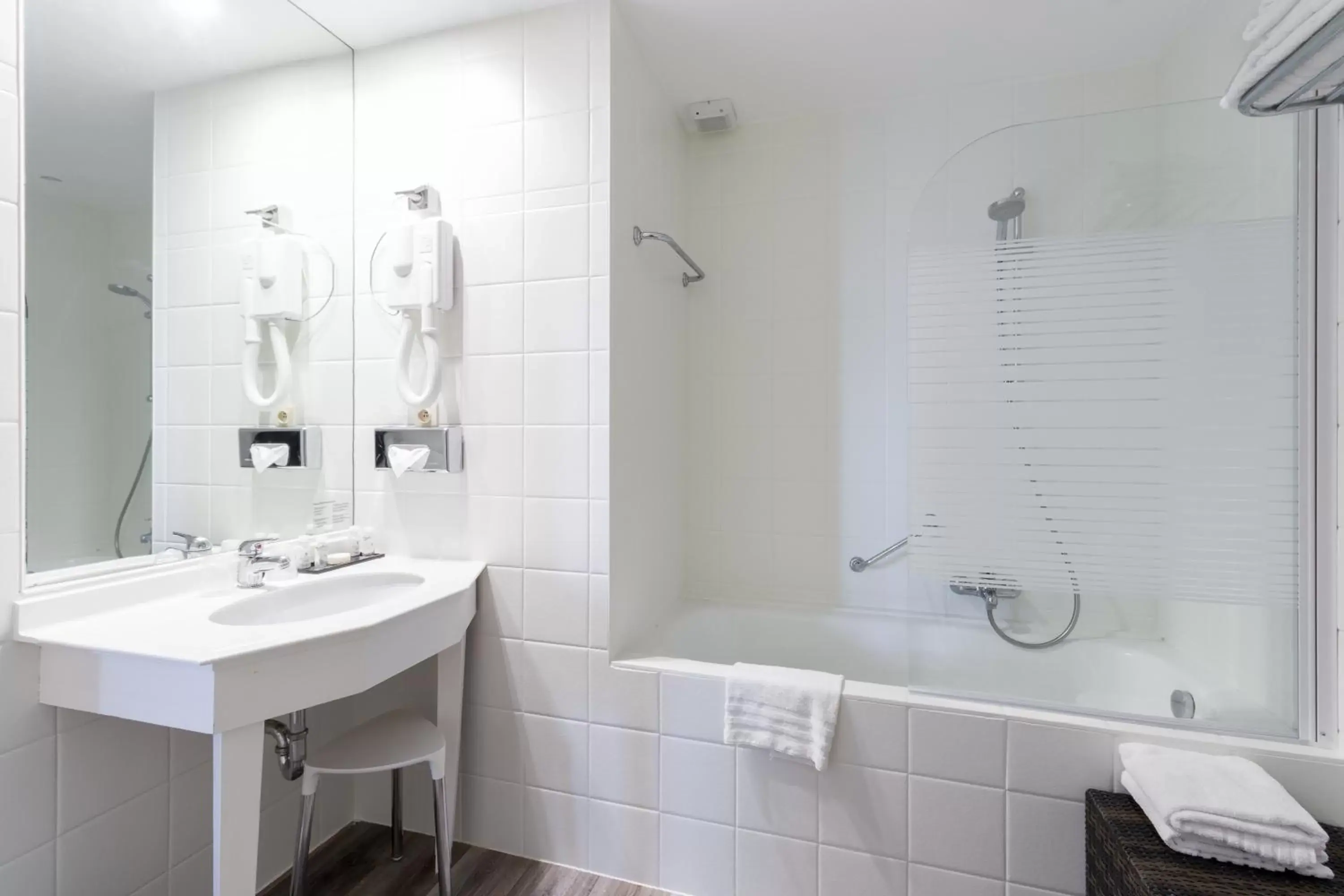 Shower, Bathroom in Thermae Palace