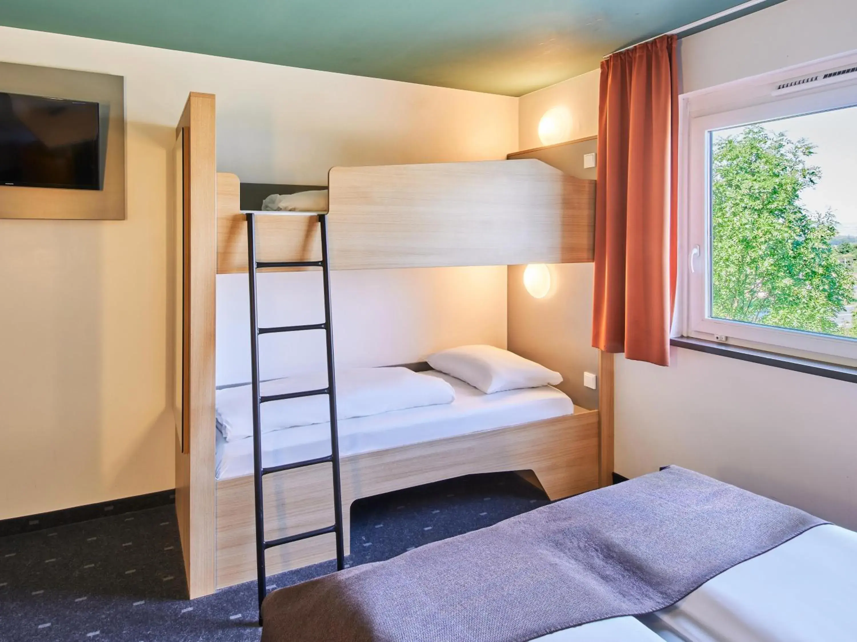 TV and multimedia, Bunk Bed in B&B Hotel Mainz-Hechtsheim