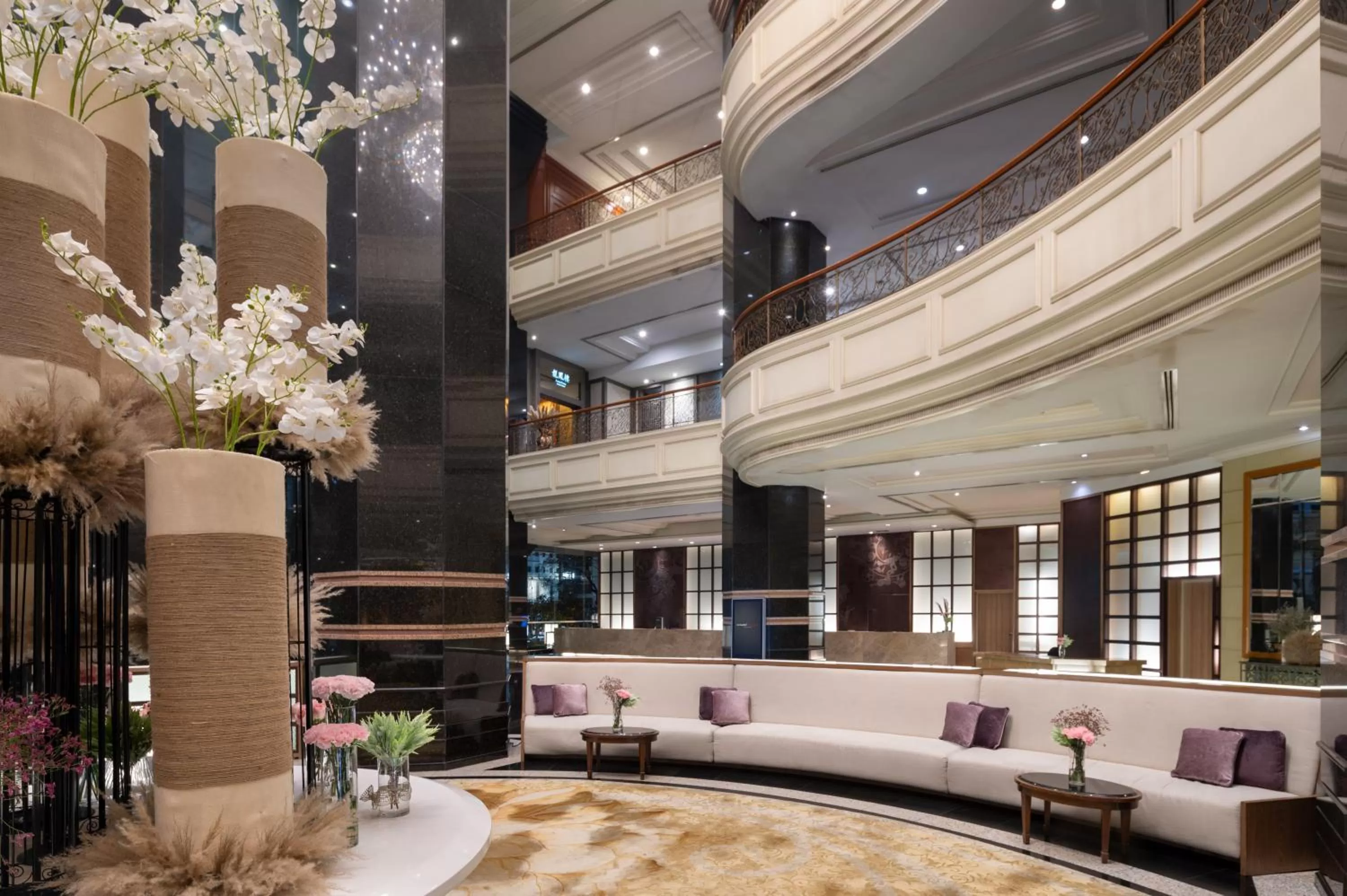 Lobby or reception in Swissotel Bangkok Ratchada