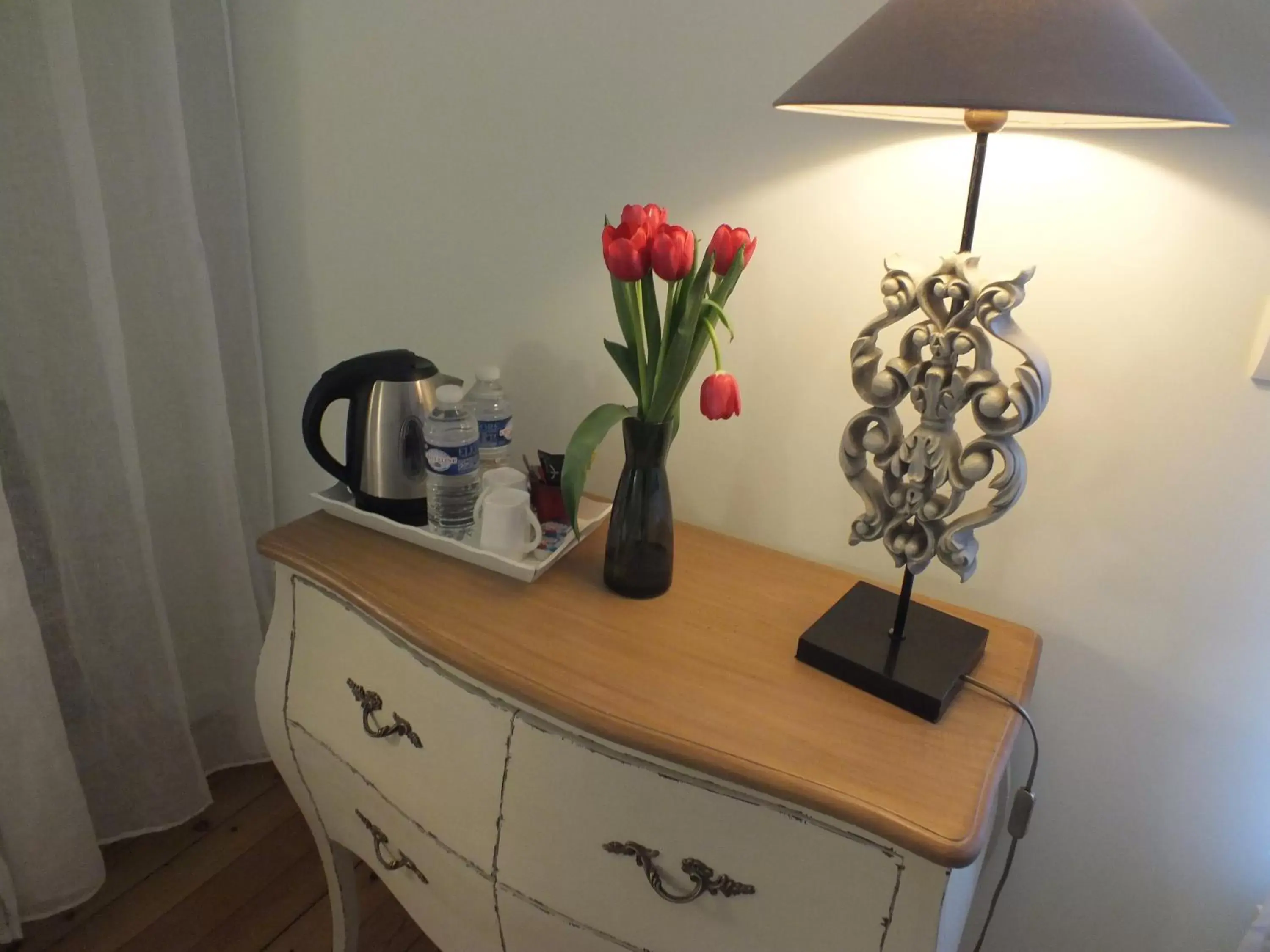 Dining area in A la Fleur de Lys