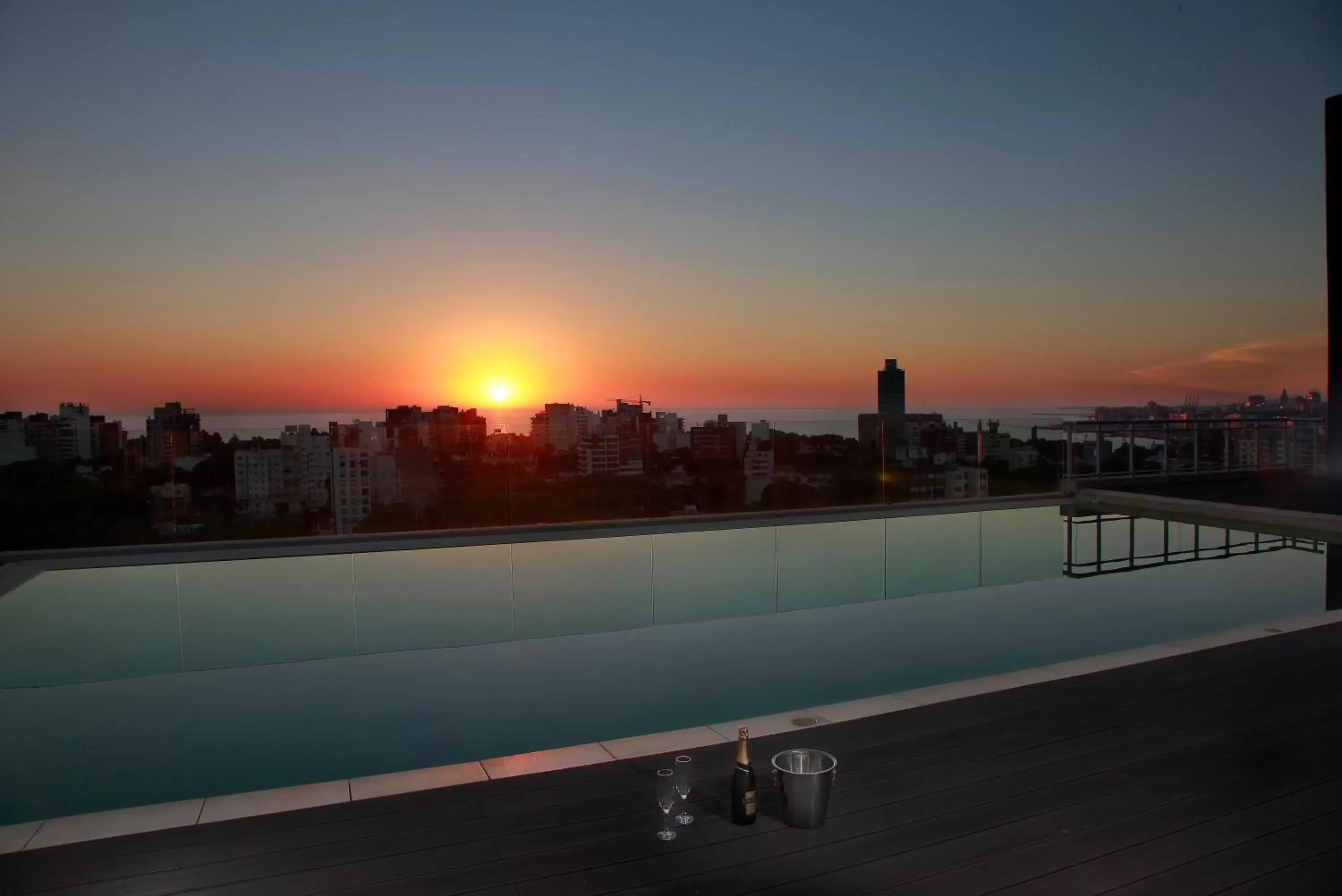 Balcony/Terrace, Sunrise/Sunset in Dazzler by Wyndham Montevideo