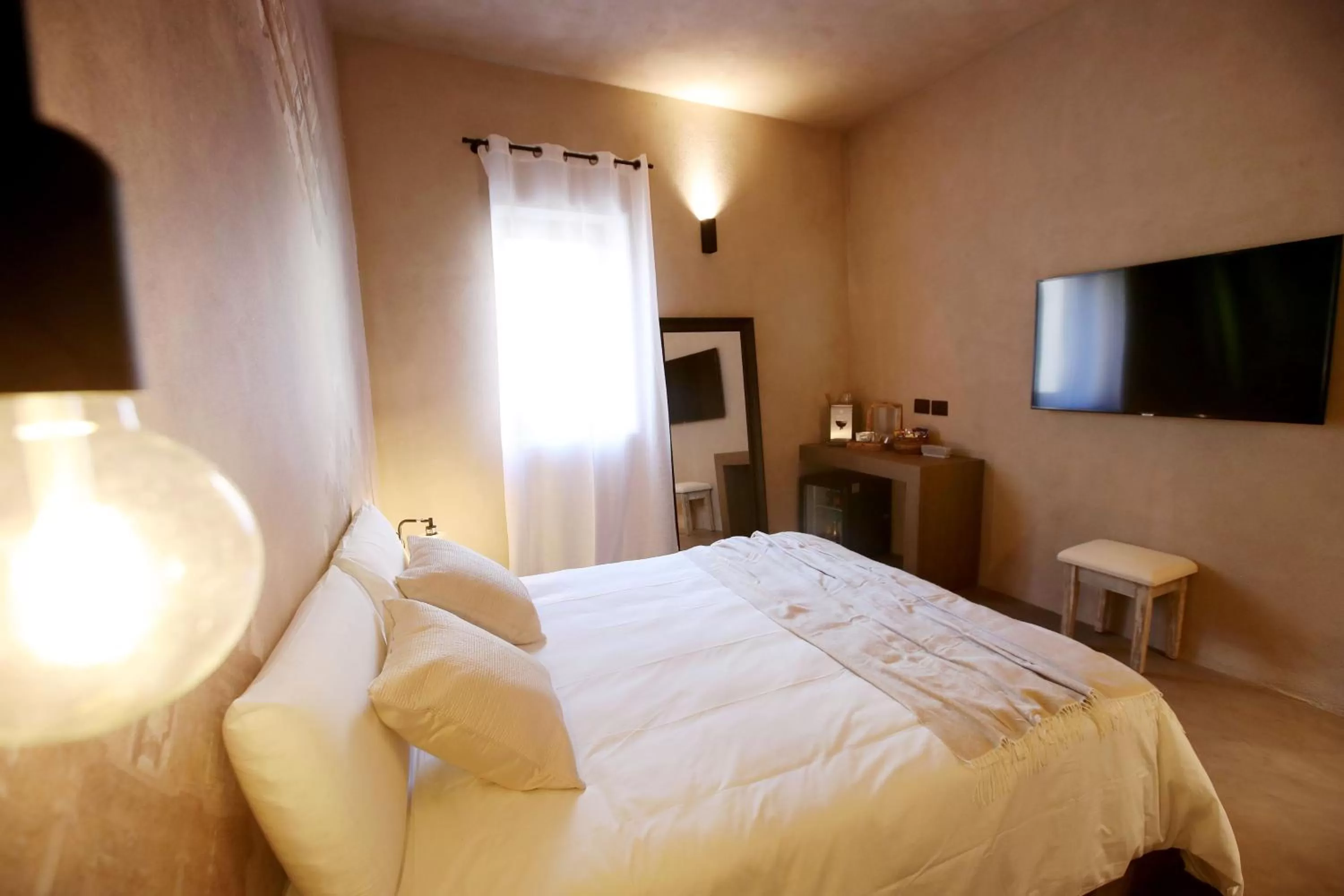 TV and multimedia, Bed in Casa Nostra Luxury Suites & Spa