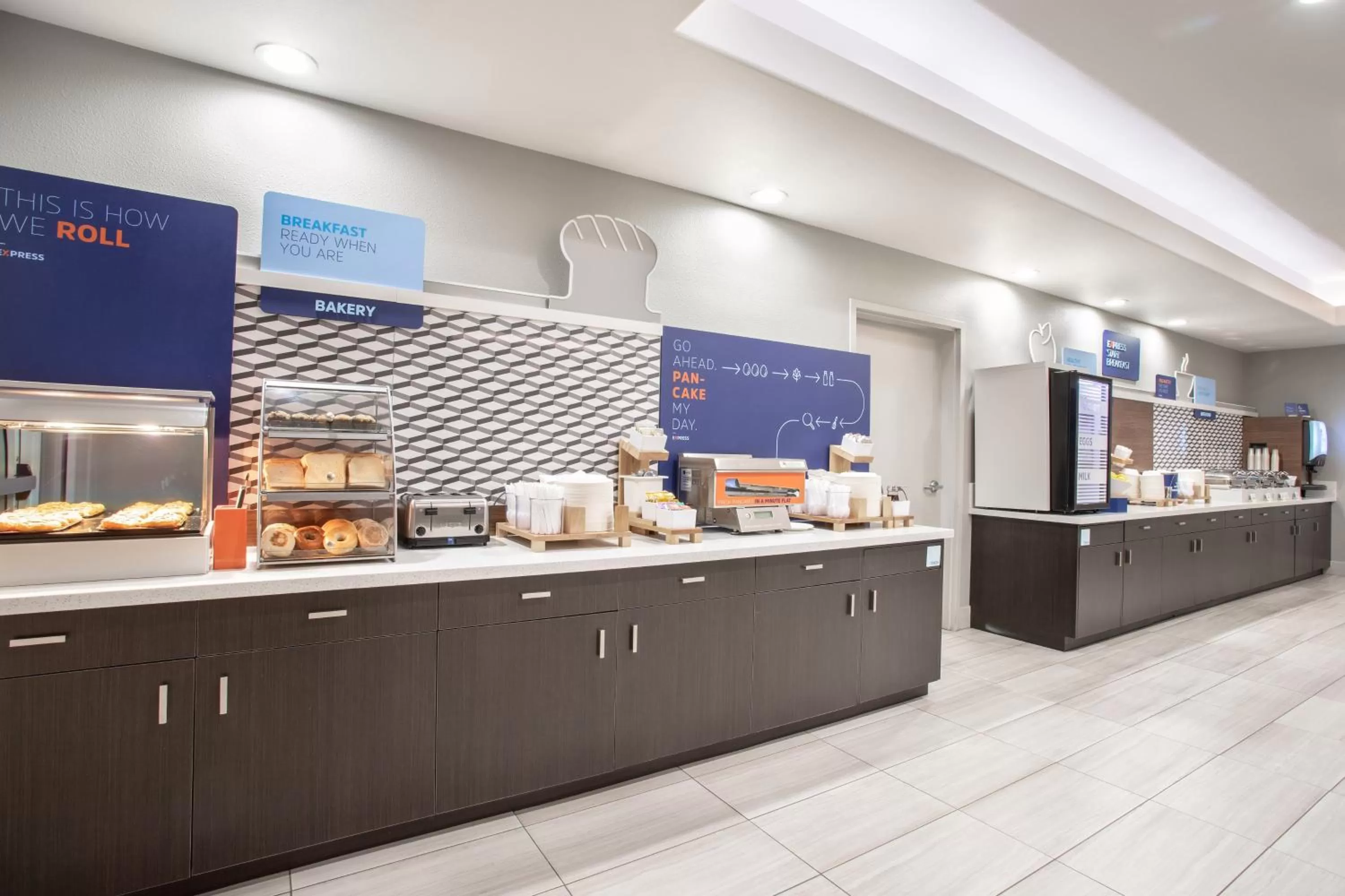 Breakfast in Holiday Inn Express & Suites Yosemite Park Area by IHG