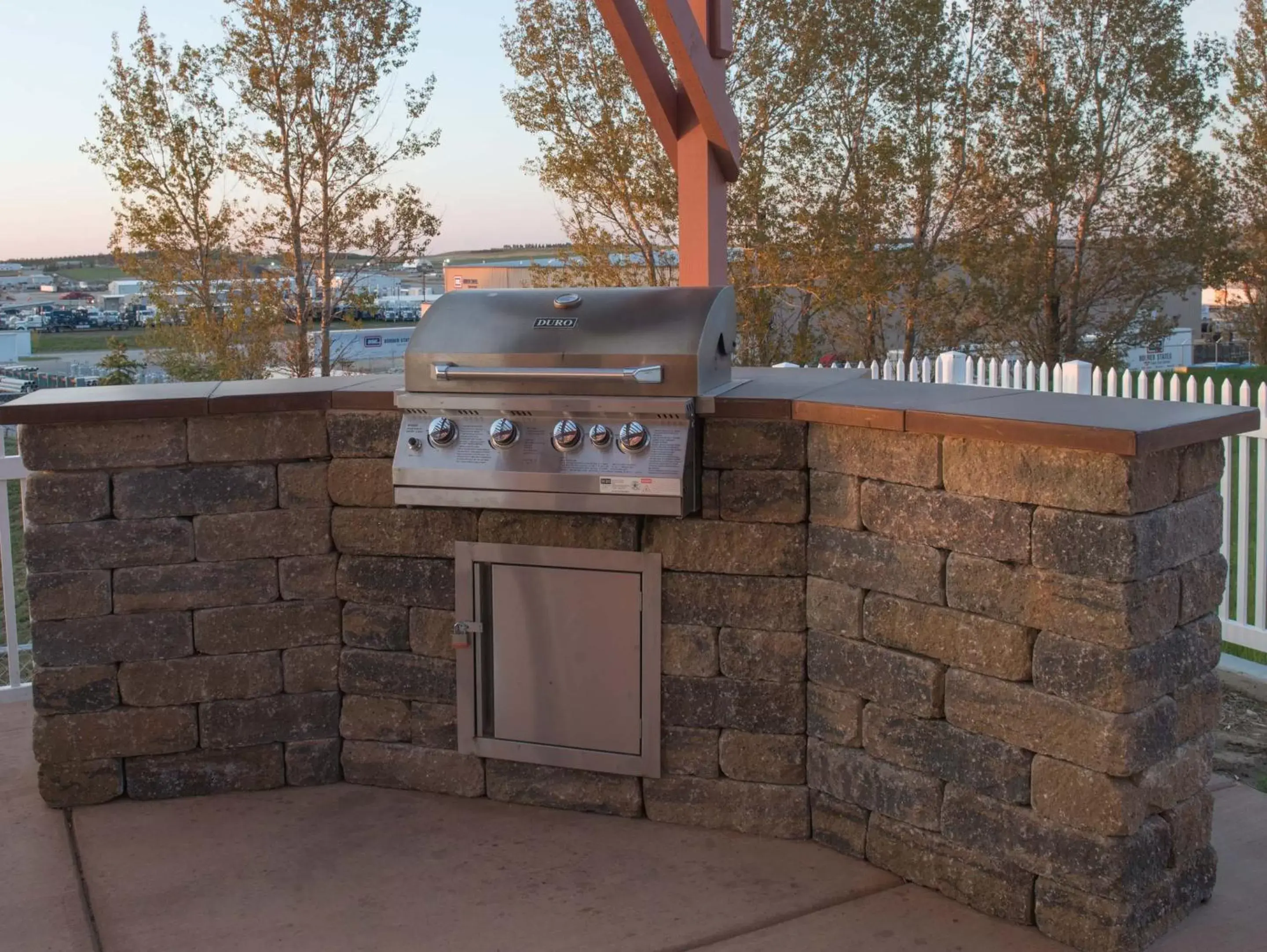 BBQ Facilities in Red Roof Inn & Suites Dickinson