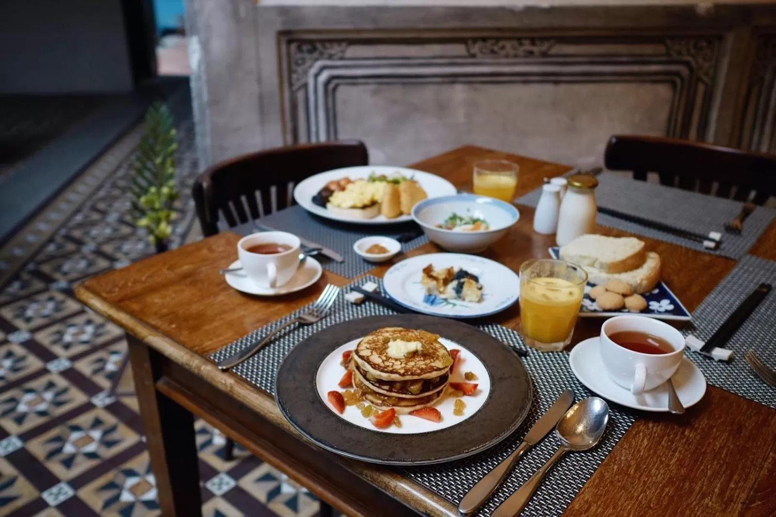 Breakfast in Cheong Fatt Tze - The Blue Mansion