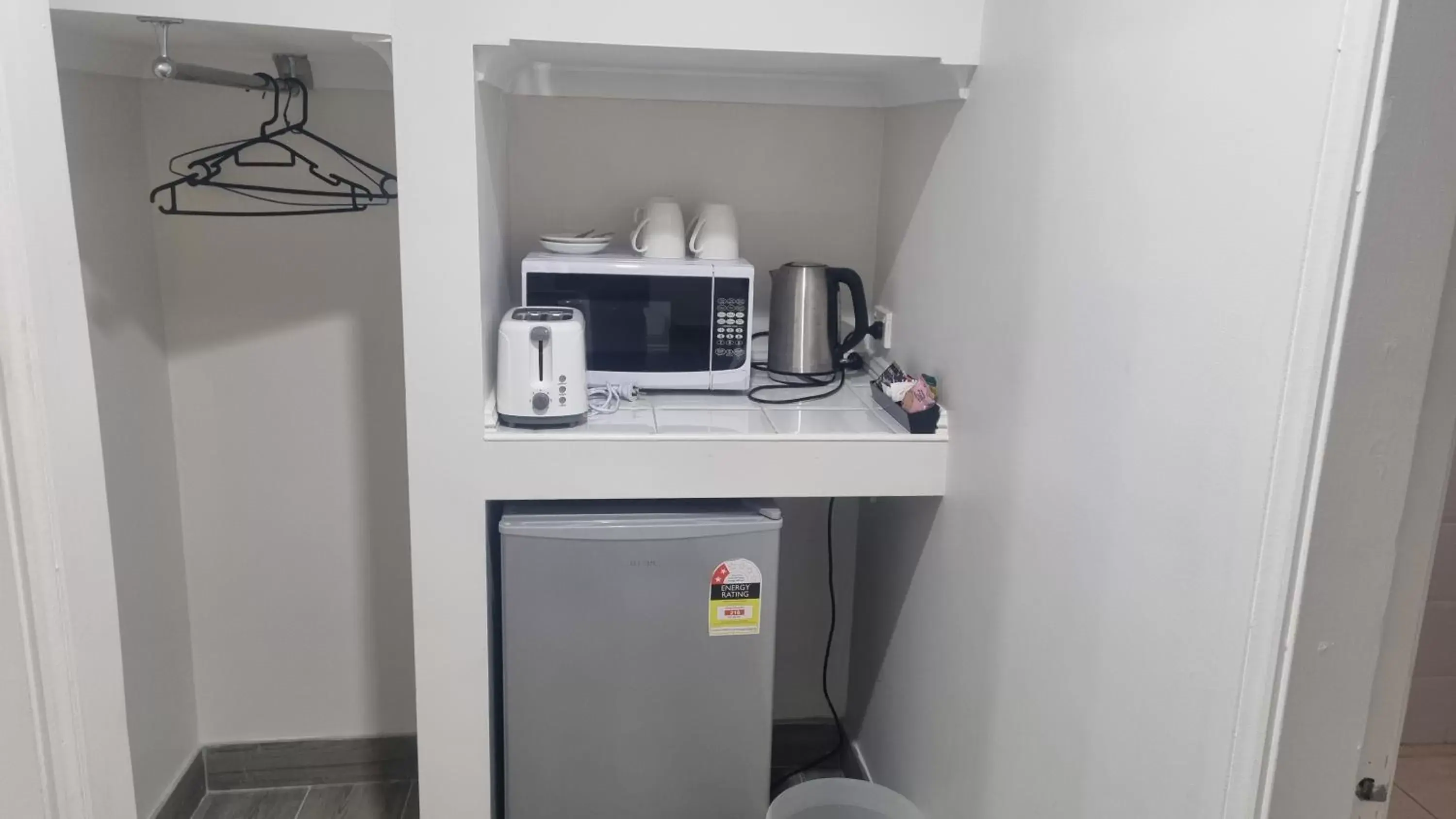 minibar, Coffee/Tea Facilities in Forstay Motel
