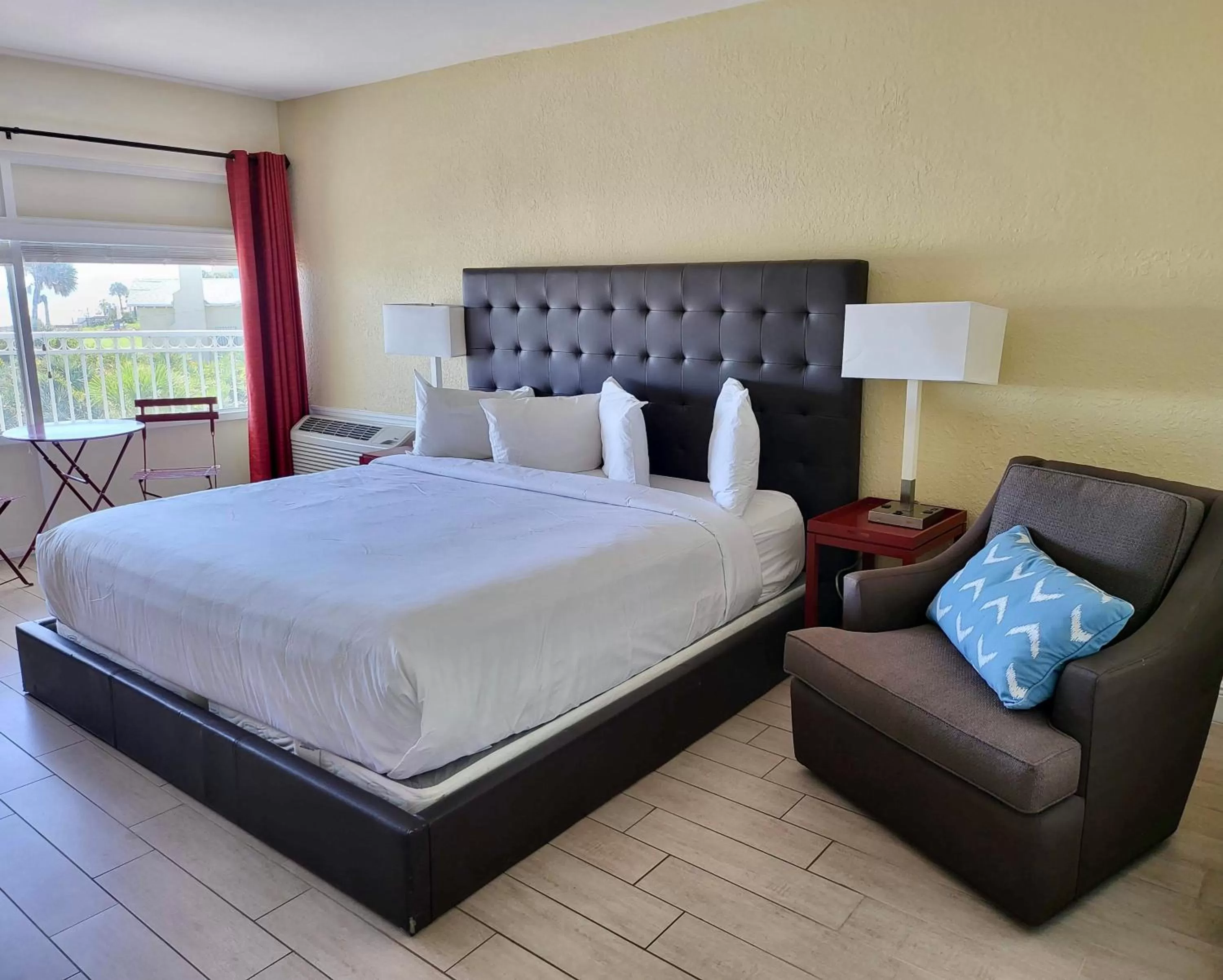 Bed in Chateau Mar Beach Resort NEWLY RENOVATED