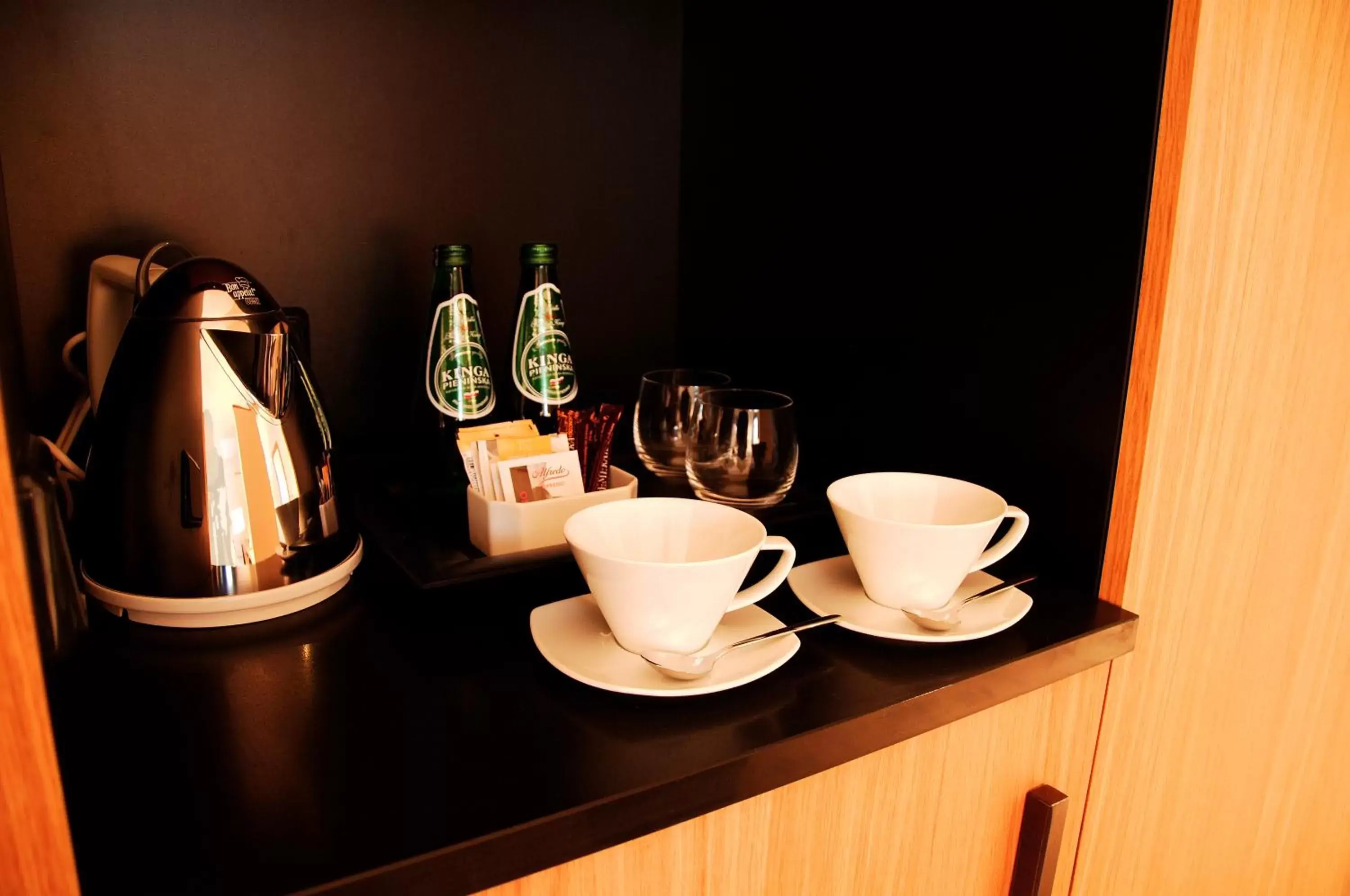 Coffee/tea facilities in The Granary - La Suite Hotel