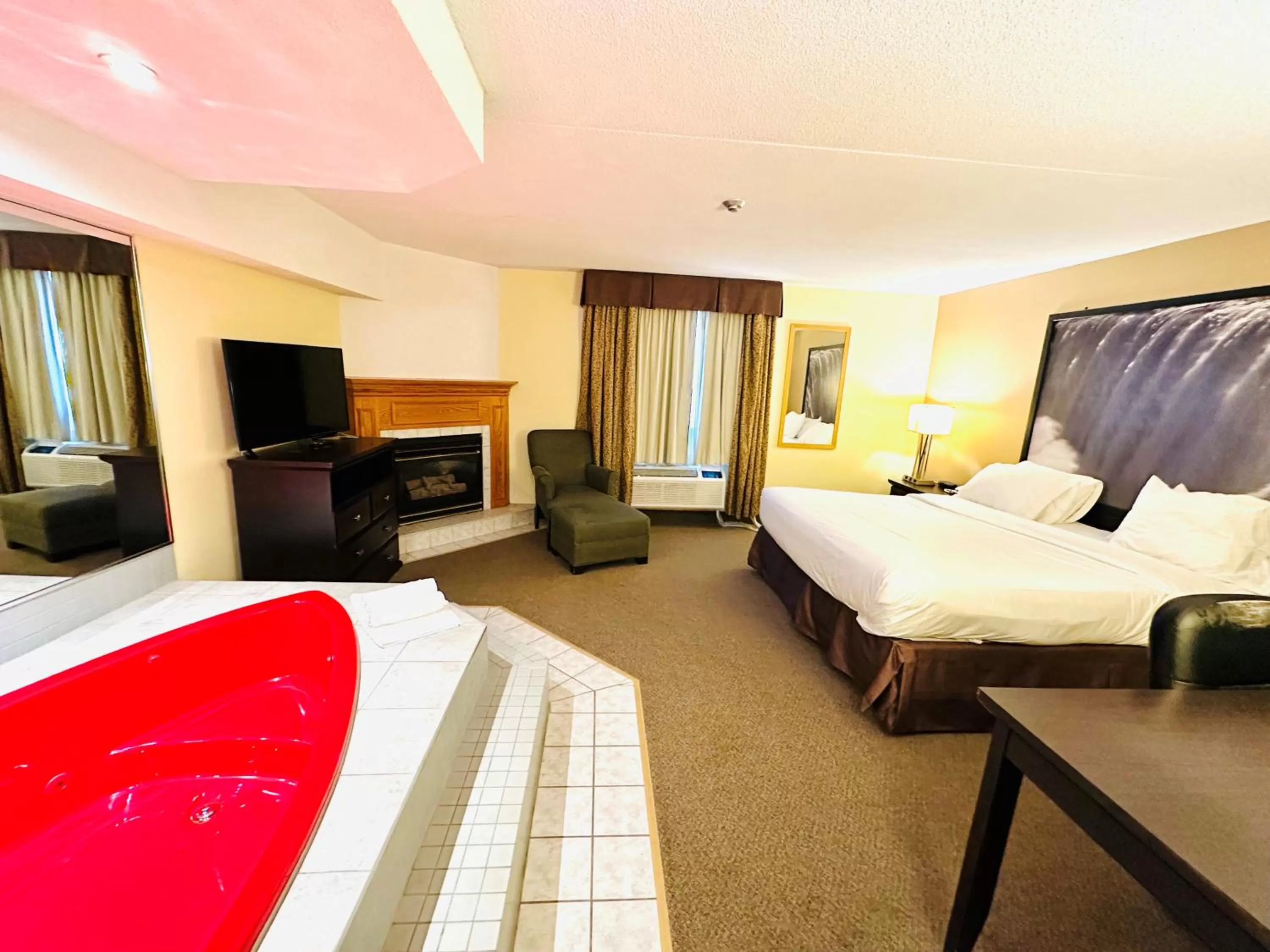 Bedroom, Bed in Super 8 by Wyndham Niagara Falls by the Falls