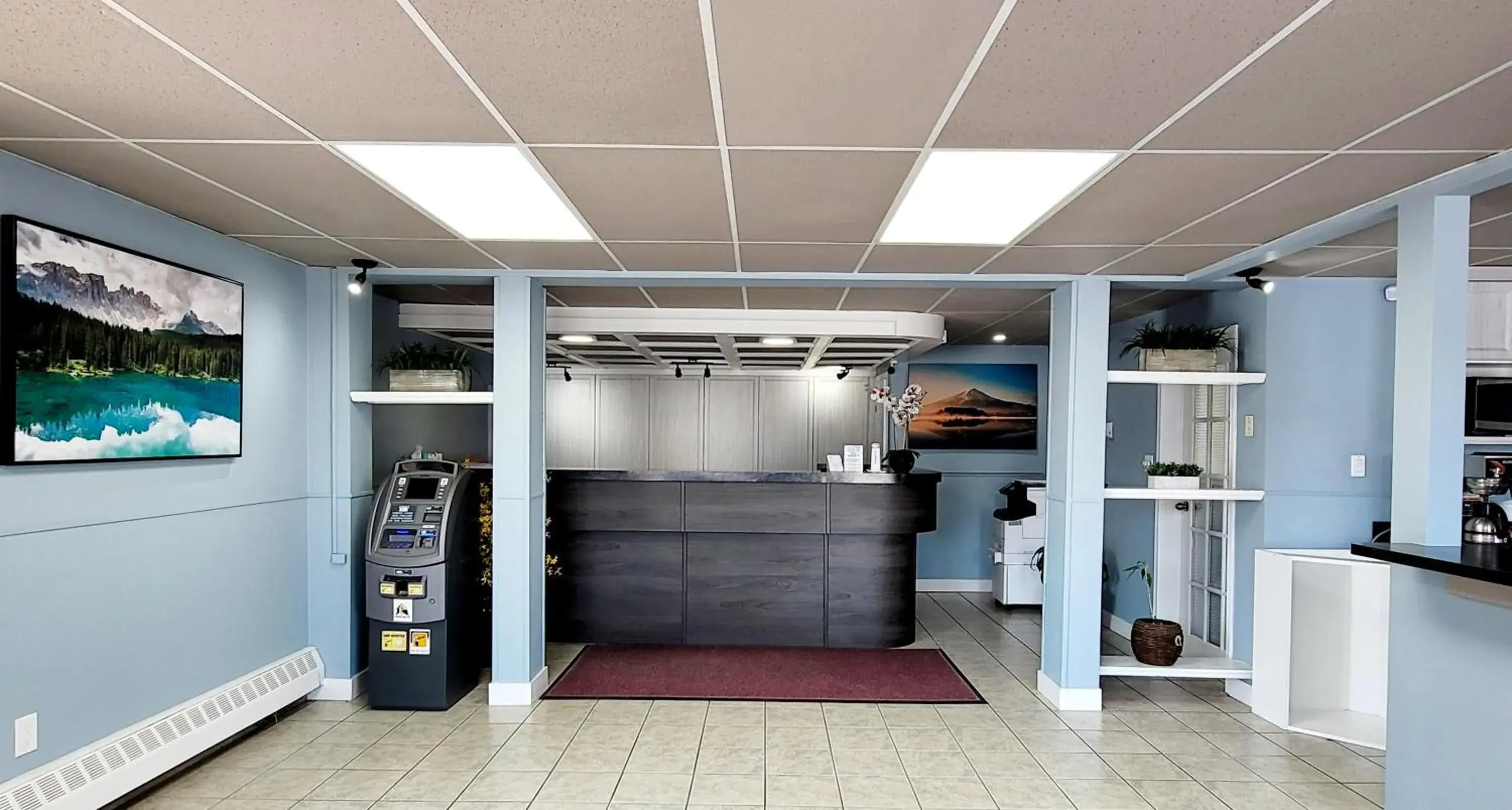 Lobby or reception in Canadian Motor Inn