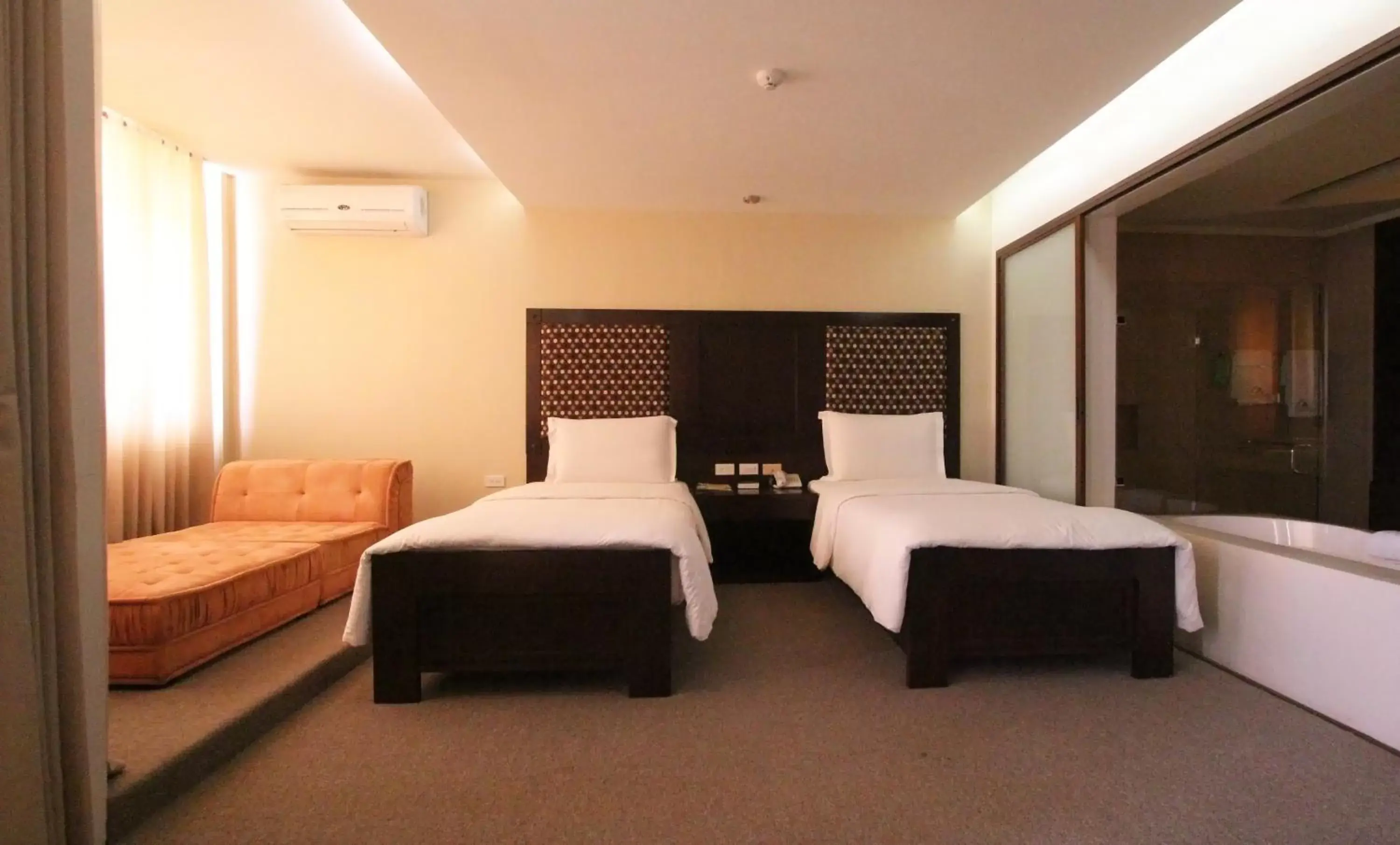 Bed in Coron Gateway Hotel & Suites