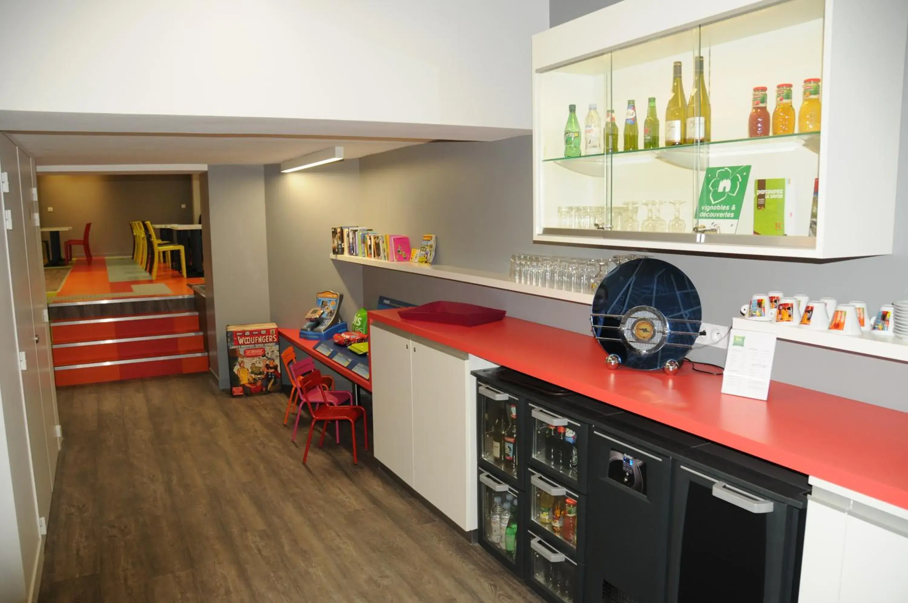 Lounge or bar in Ibis Styles Chambery Centre Gare