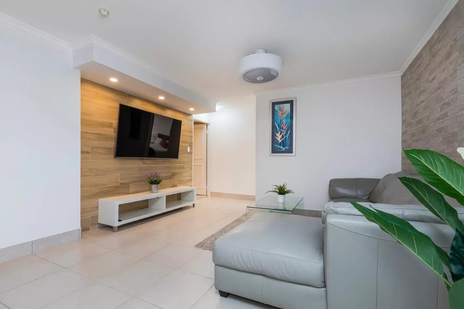 Communal lounge/ TV room, Seating Area in Silverton Apartment Resort Surfers Paradise