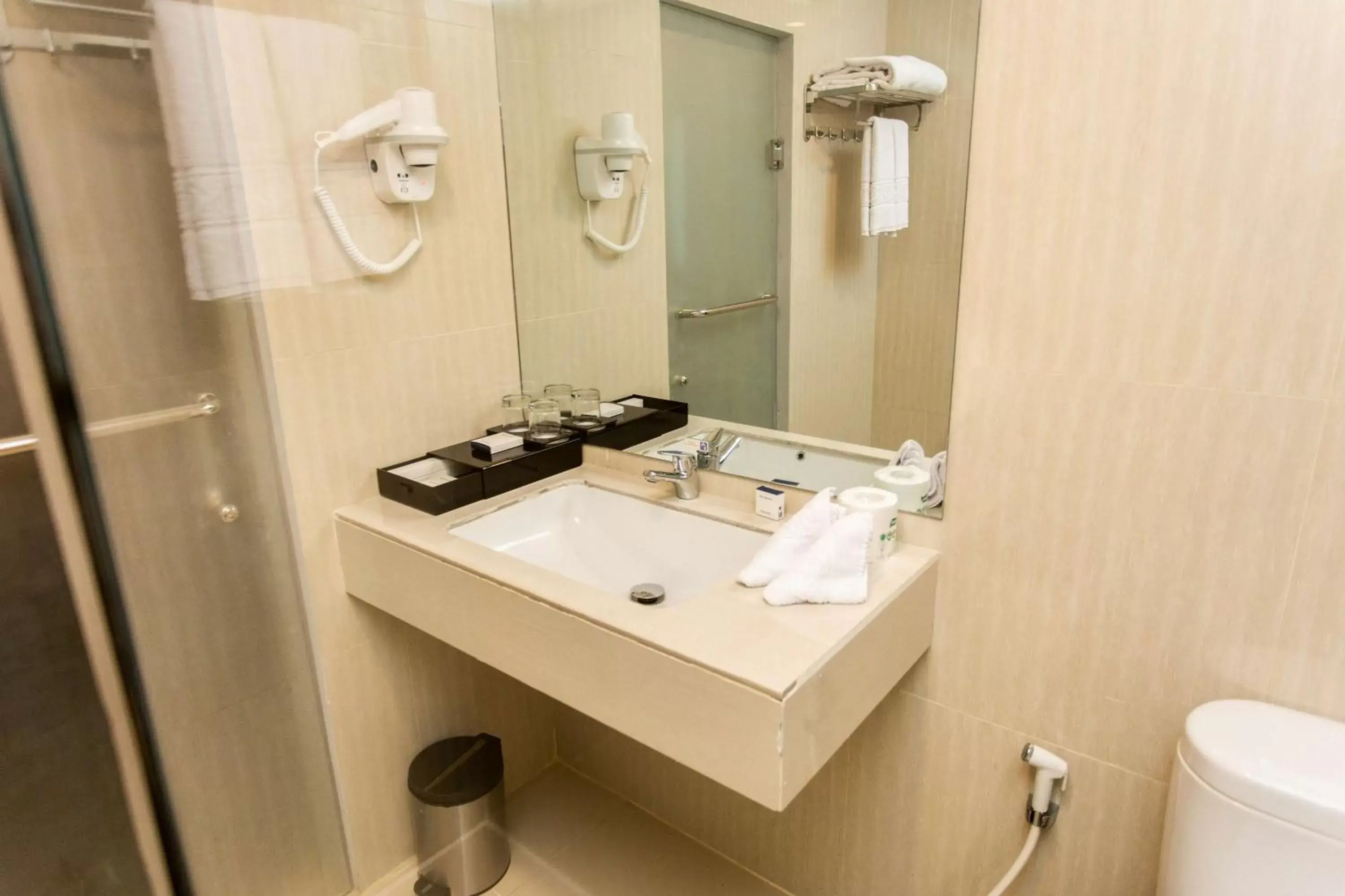 Photo of the whole room, Bathroom in Best Western Batang Garing