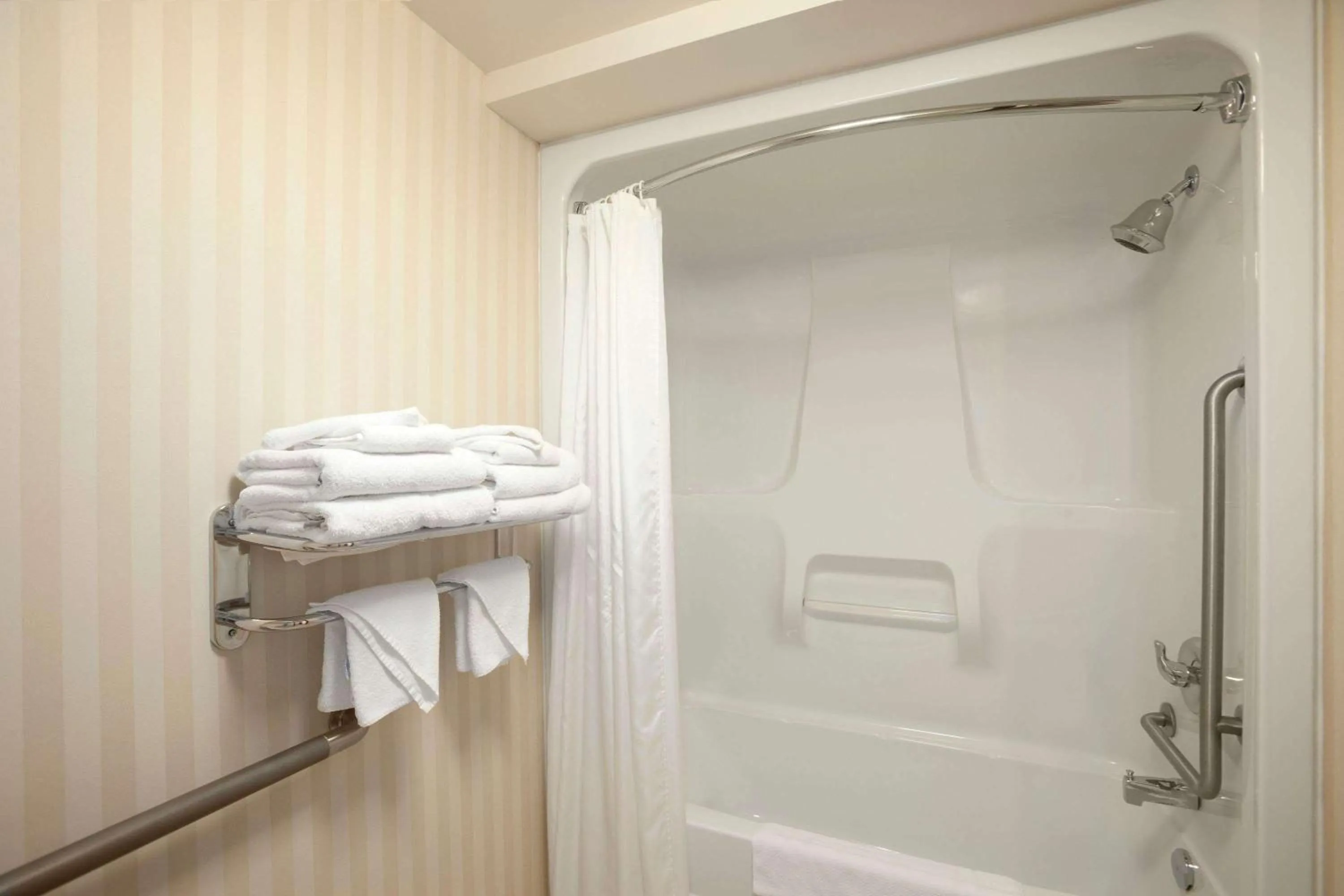 Bathroom in Border Inn & Suites