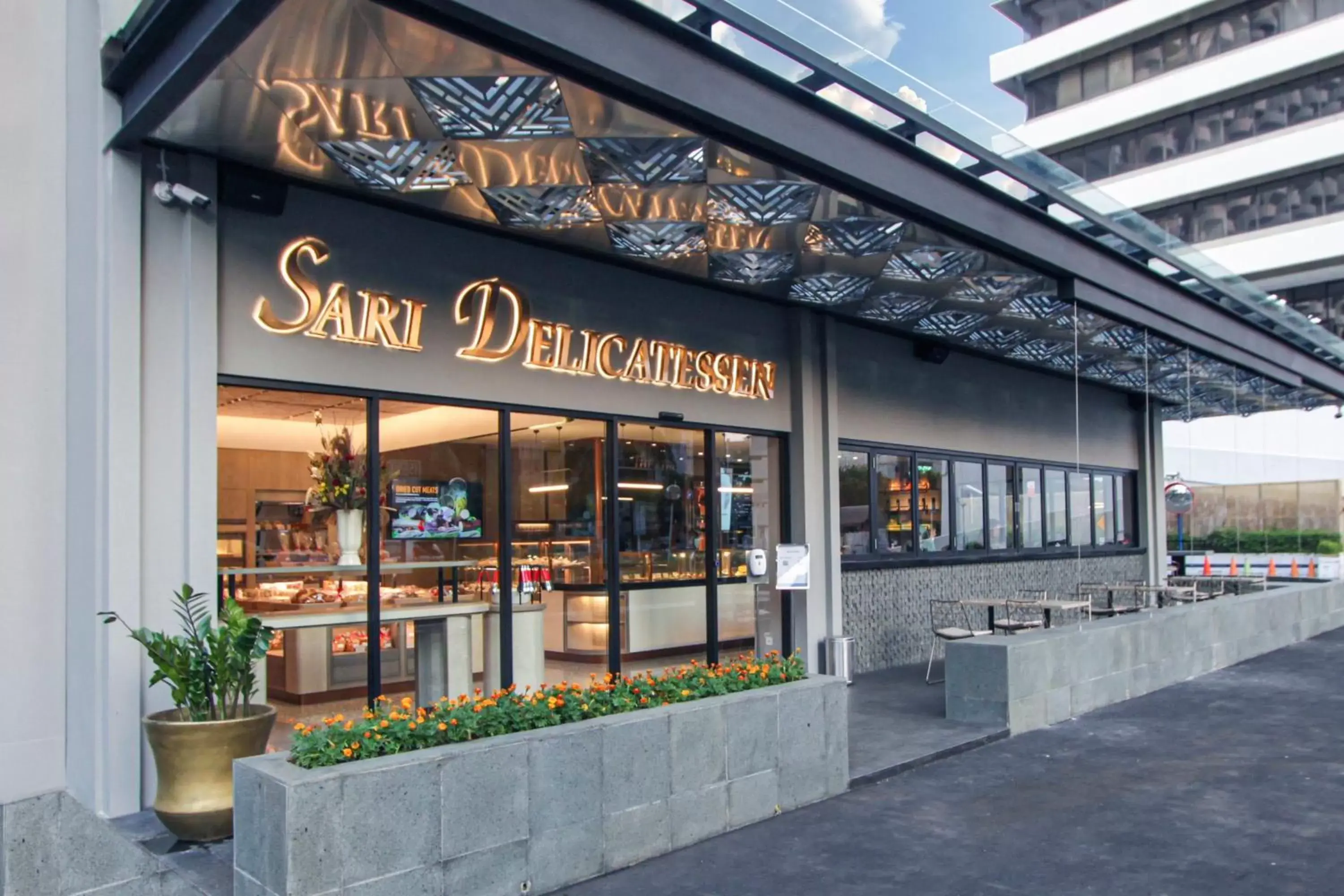 Restaurant/places to eat in Sari Pacific Jakarta, Autograph Collection