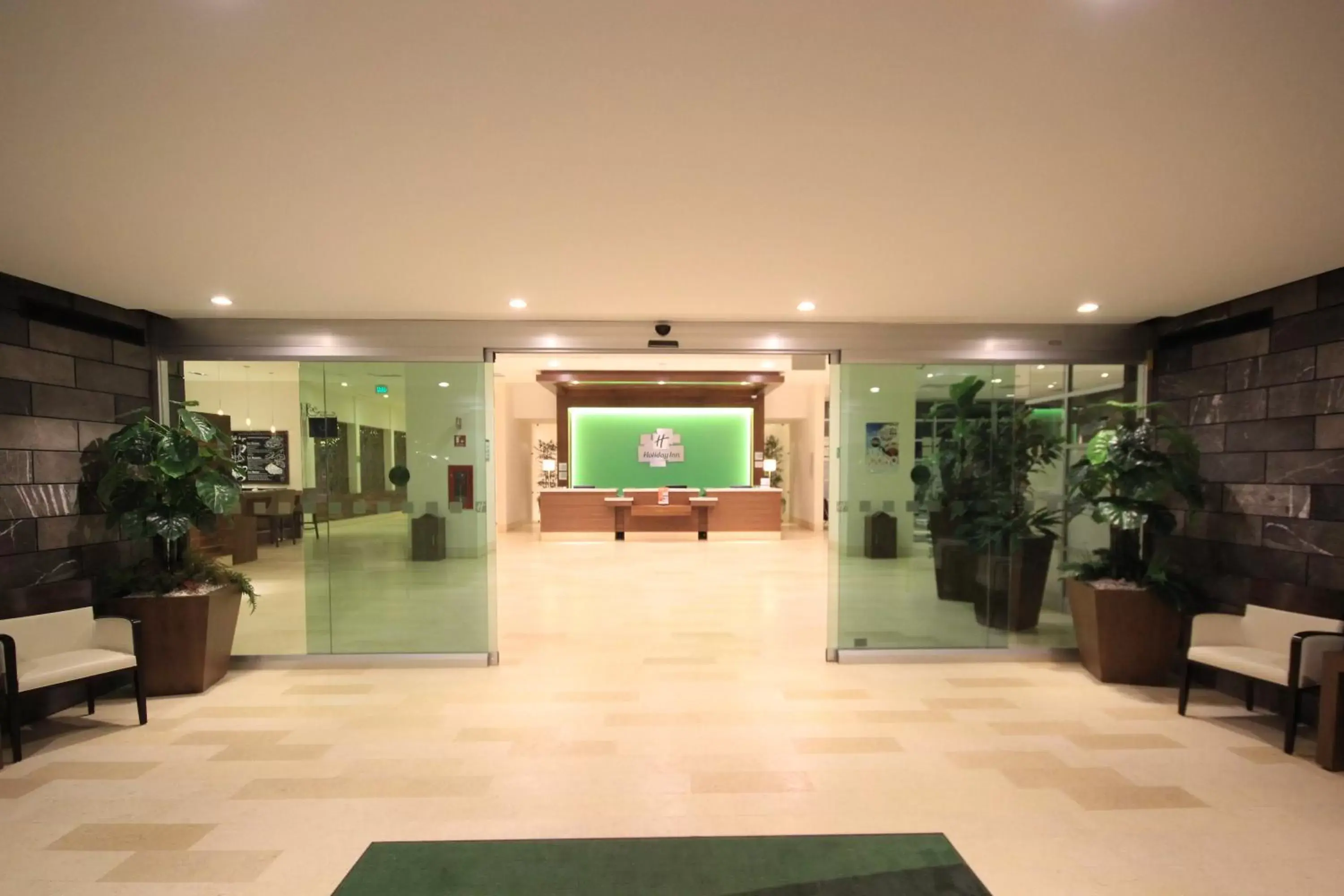 Property building, Lobby/Reception in Holiday Inn & Suites Plaza Mayor, an IHG Hotel