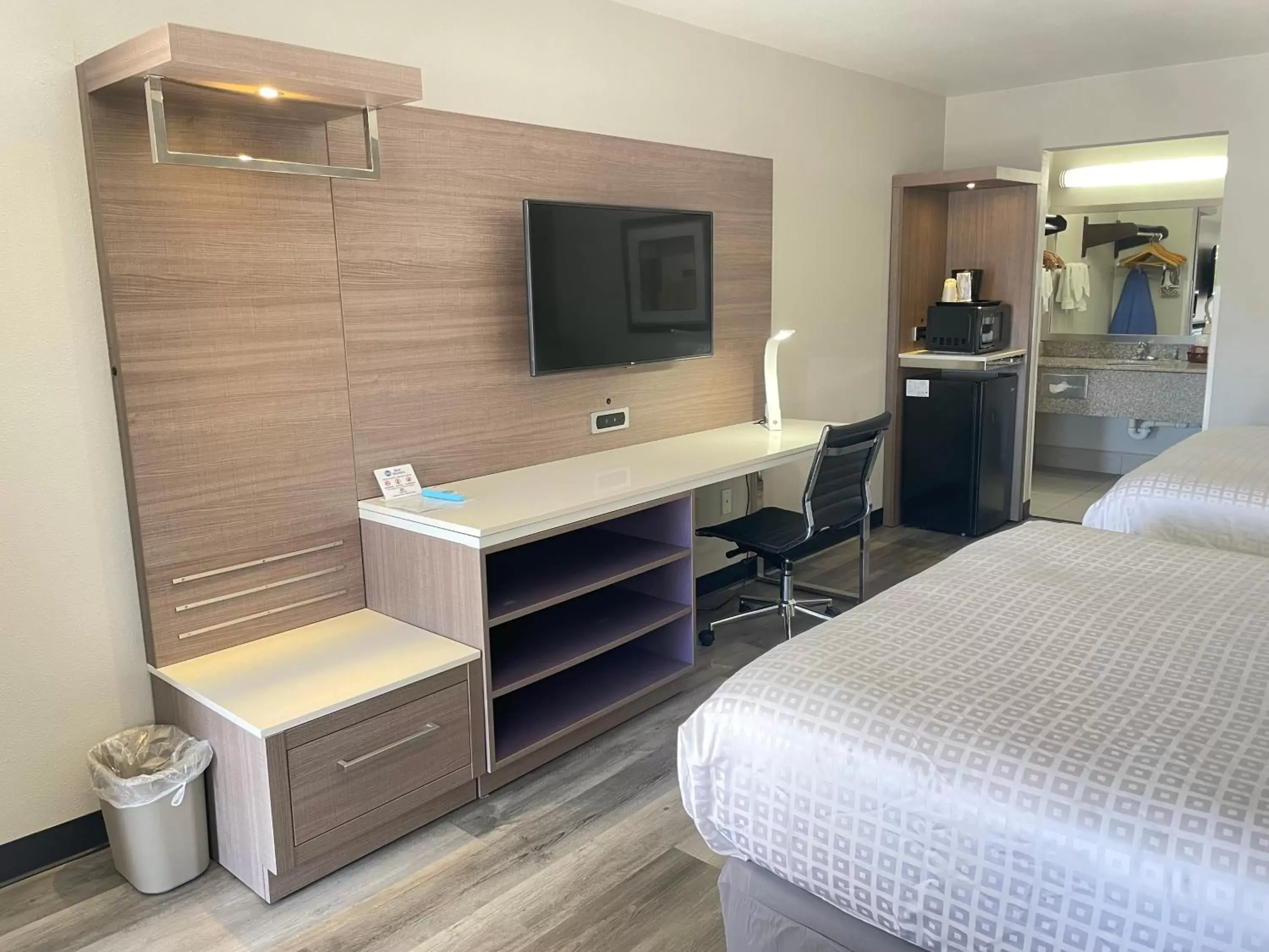 TV and multimedia, TV/Entertainment Center in Best Western Sunland Park