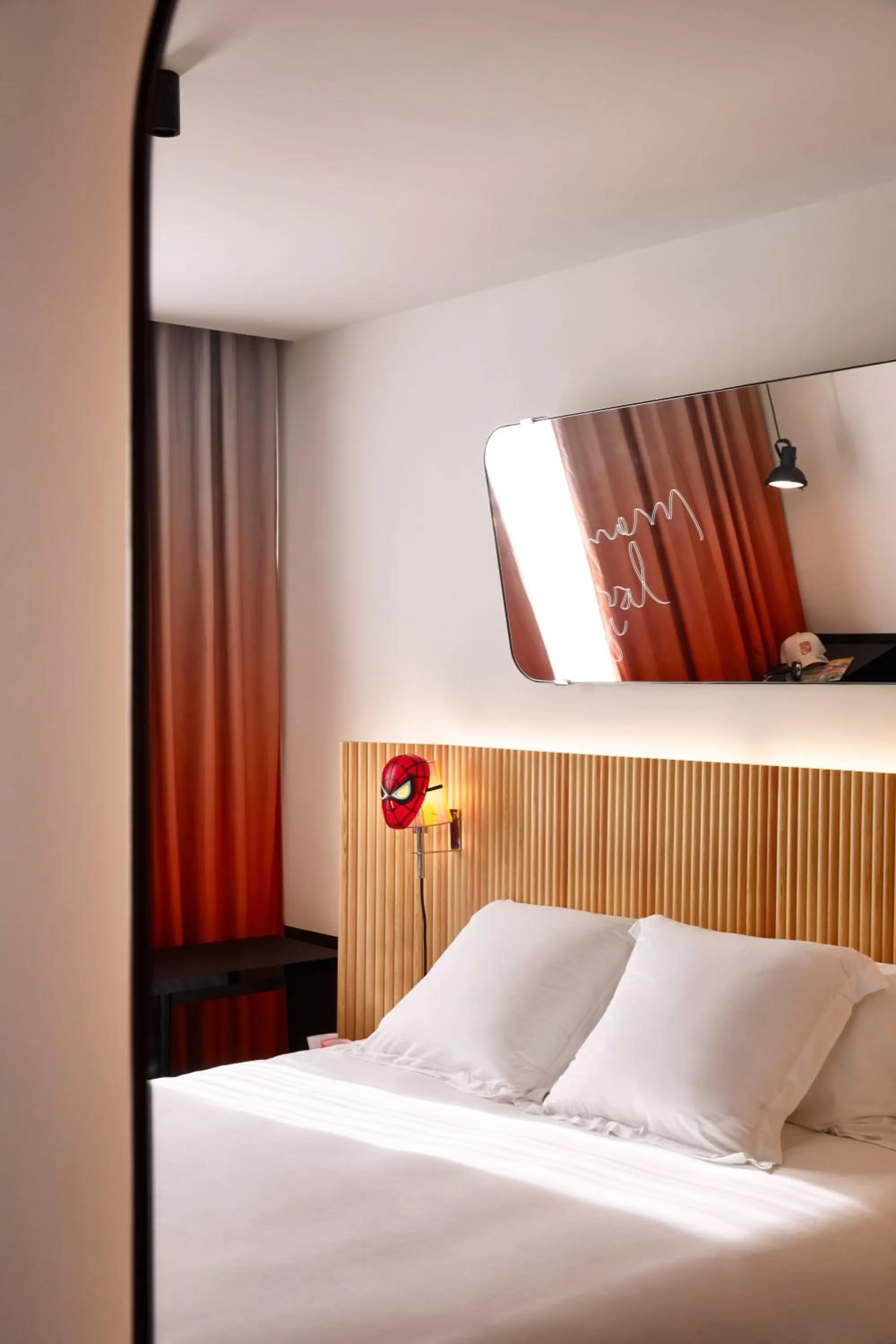 Bed in Mama Shelter Paris La Défense